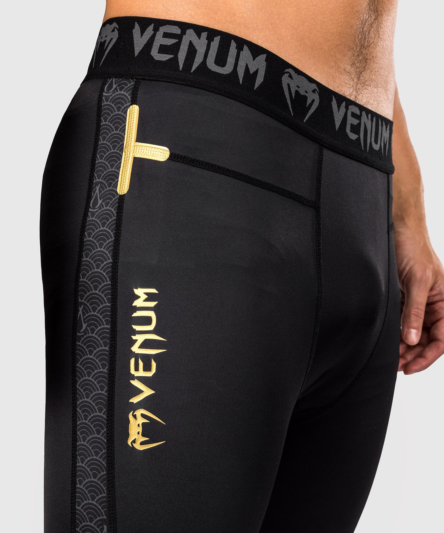 Venum x Assassin's Creed Shadows Spats - Black/Gold