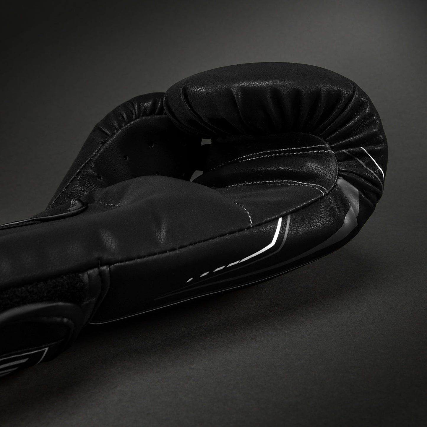Venum Streamline Boxing Gloves - Black/White