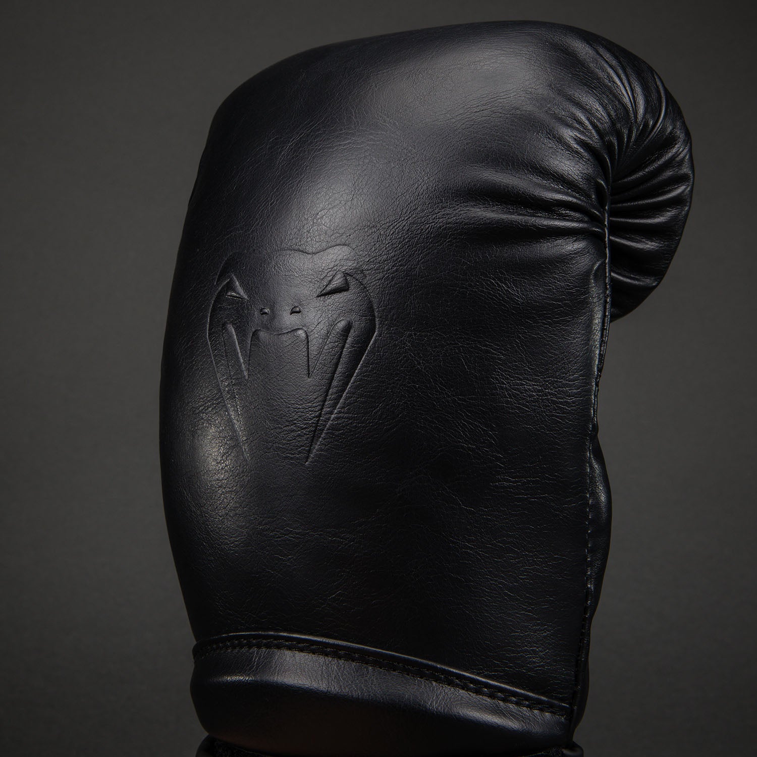 Venum Impact Classic Boxing Gloves - Black - Venum