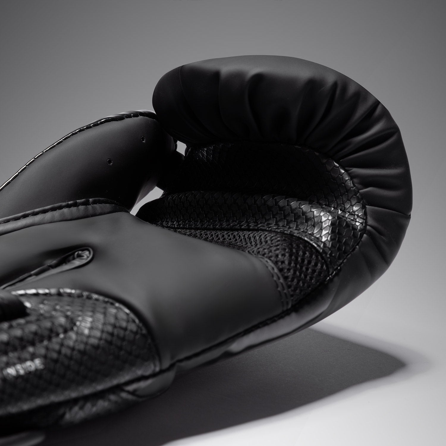 Venum Challenger 4.0 Scales Boxing Gloves - Black