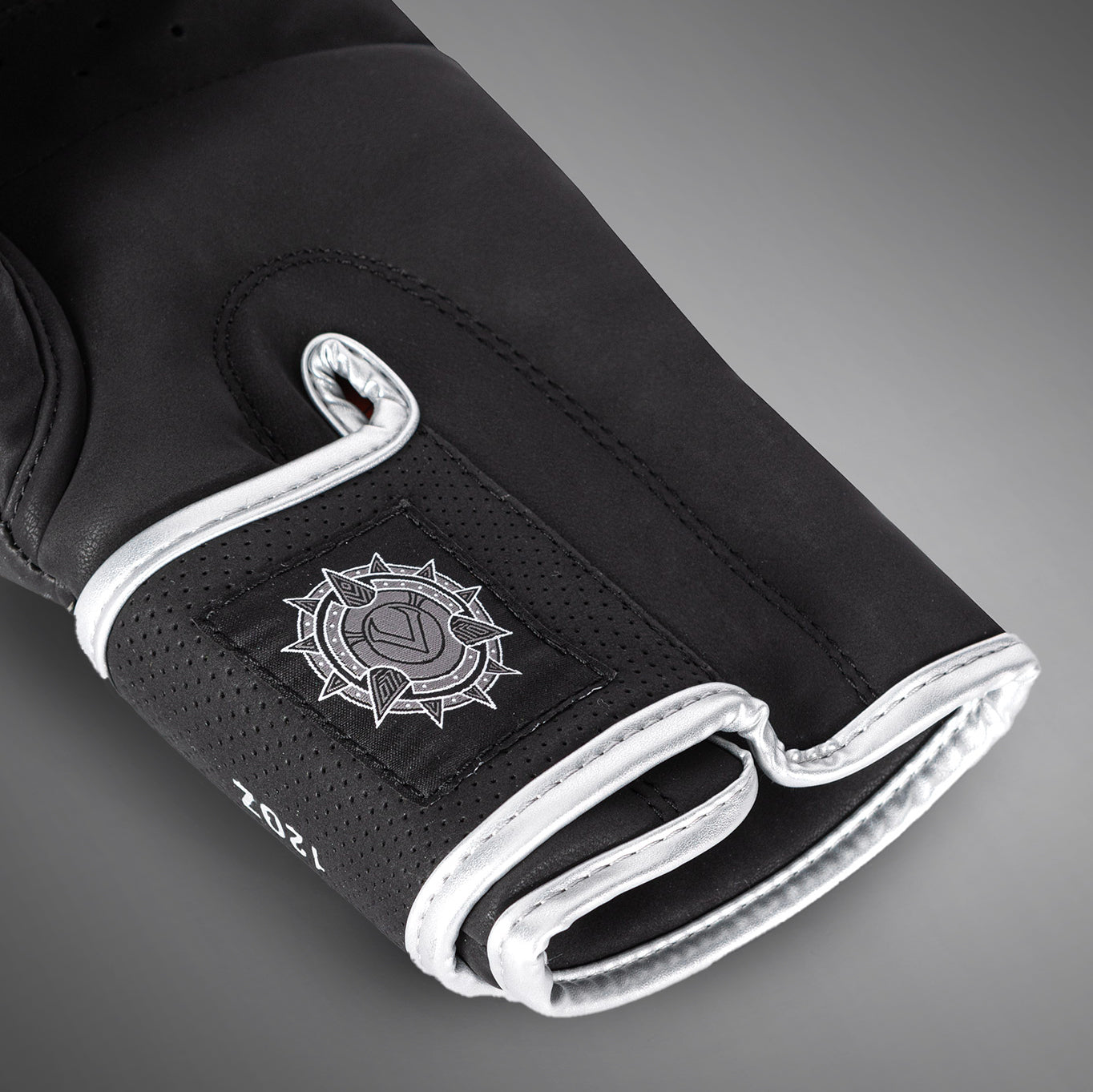 Venum Gladiator 5.0 Boxing Gloves - Black/Silver