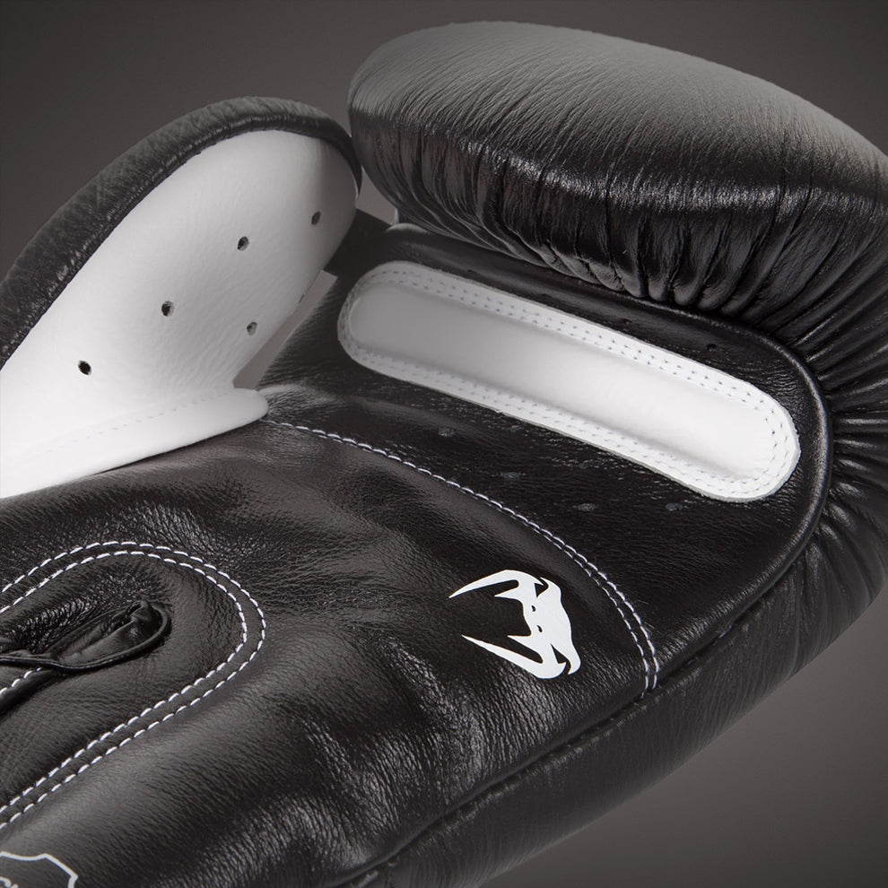 Venum Giant 3.0 Boxing Gloves - Nappa Leather Black - Venum