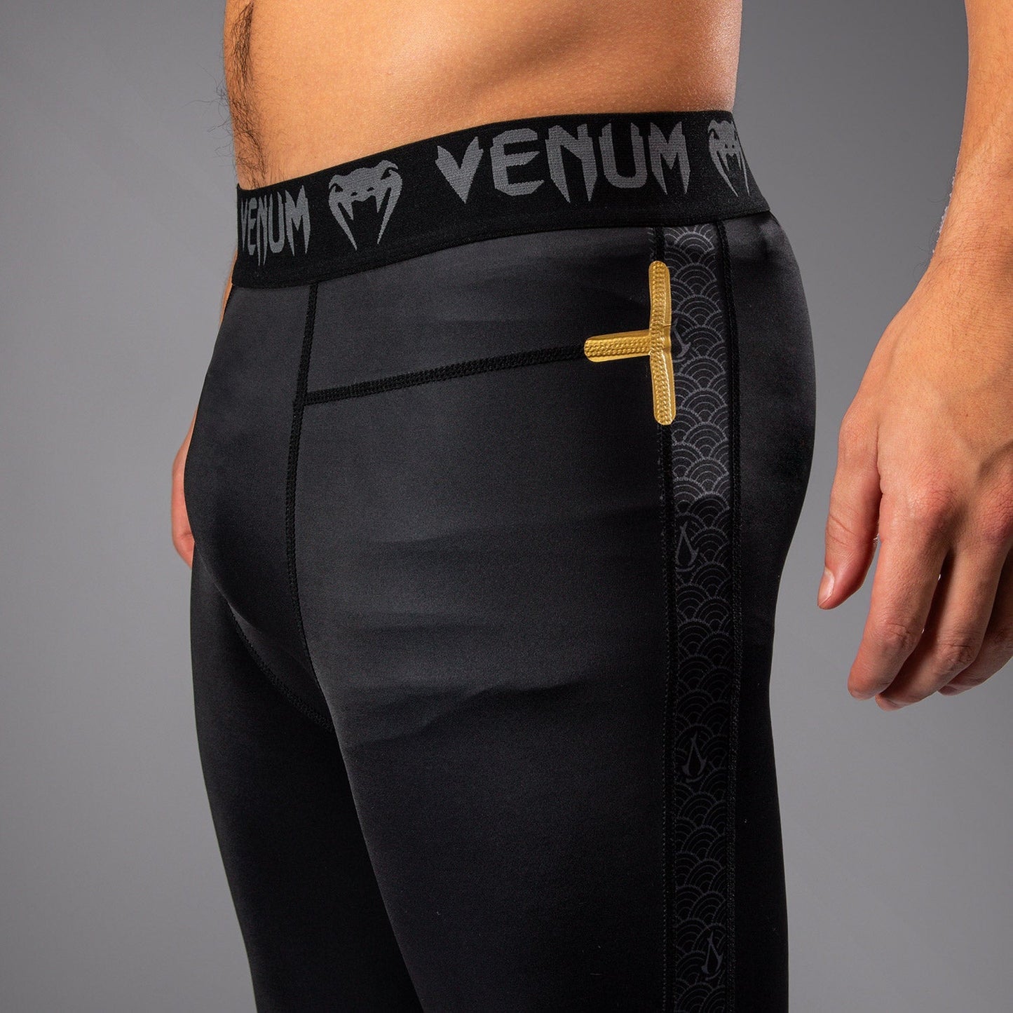 Venum x Assassin's Creed Shadows Spats - Black/Gold