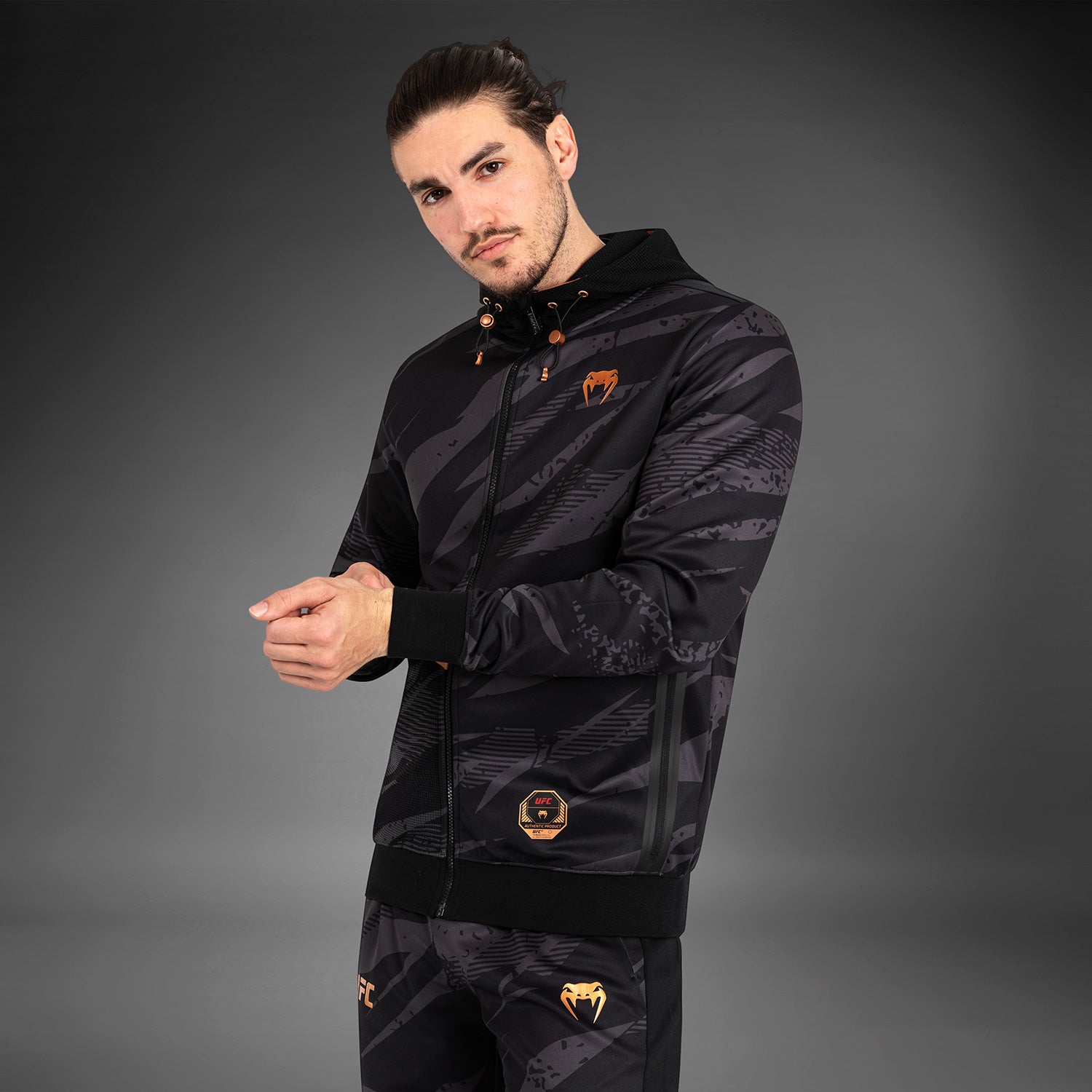 UFC Venum Fight Week メンズ・ジップ・フーディ М UFC Adrenaline by Venum Fight Week Men's Zip Hoodie - Khaki