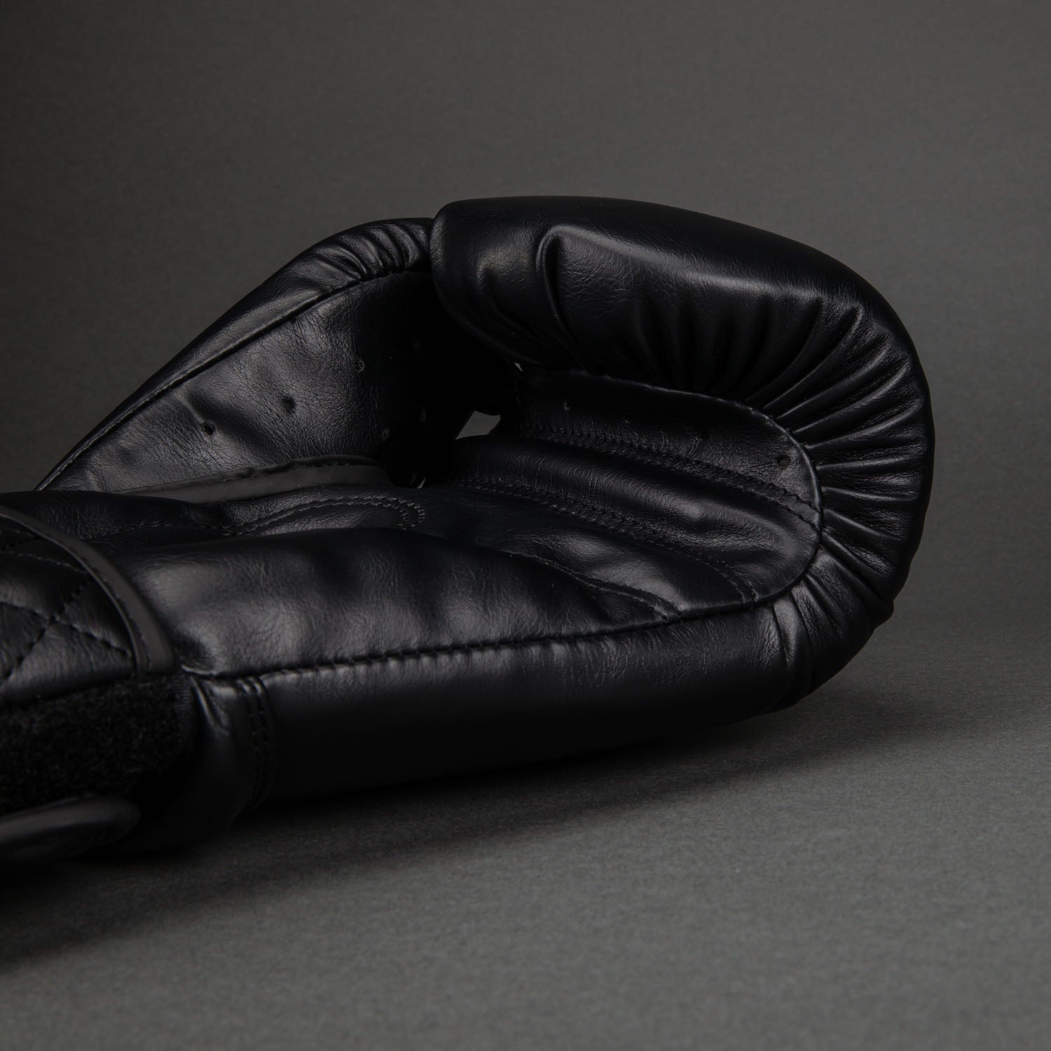 Venum Impact Classic Boxing Gloves - Black - Venum