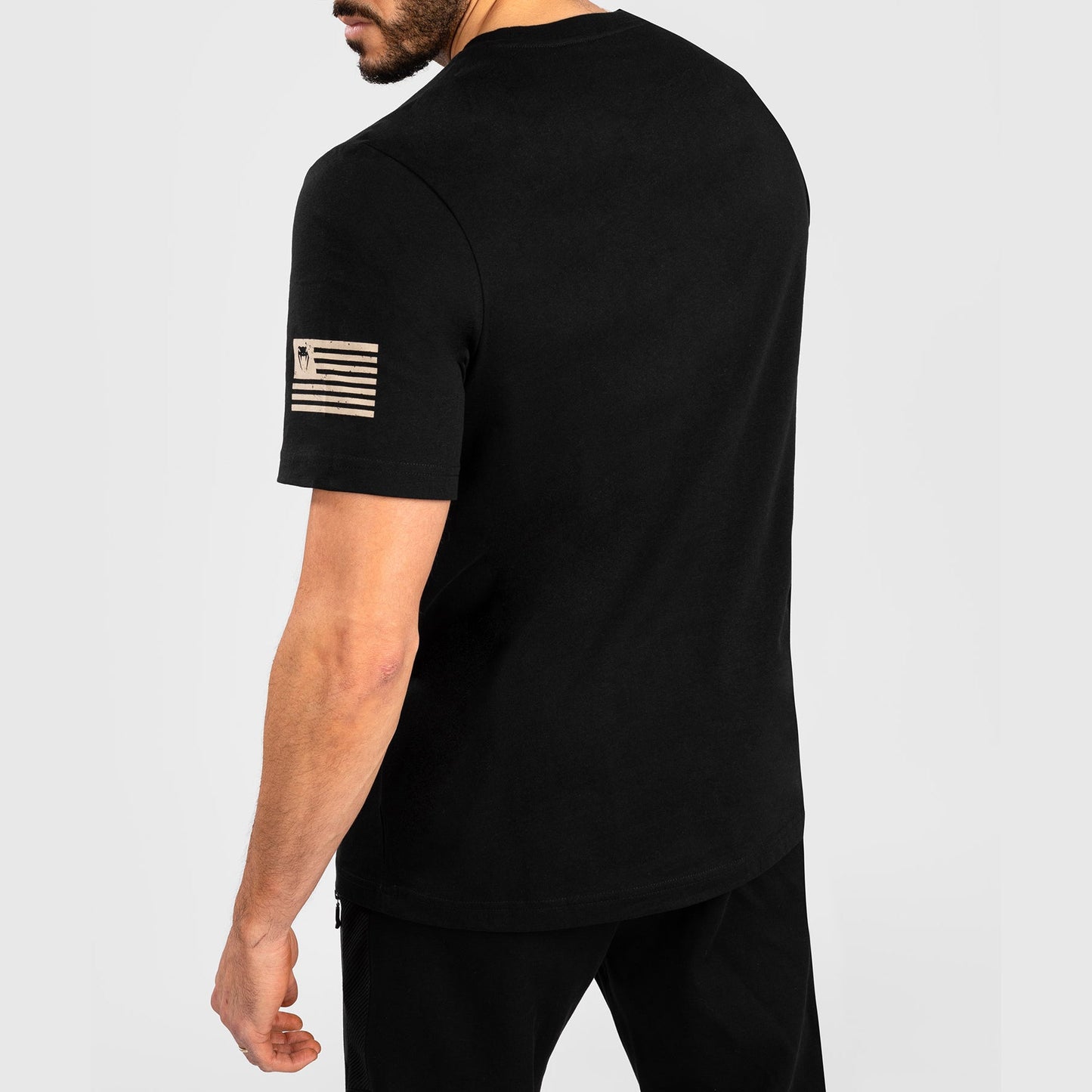 VENUM GIANT USA T-SHIRT - REGULAR FIT - BLACK