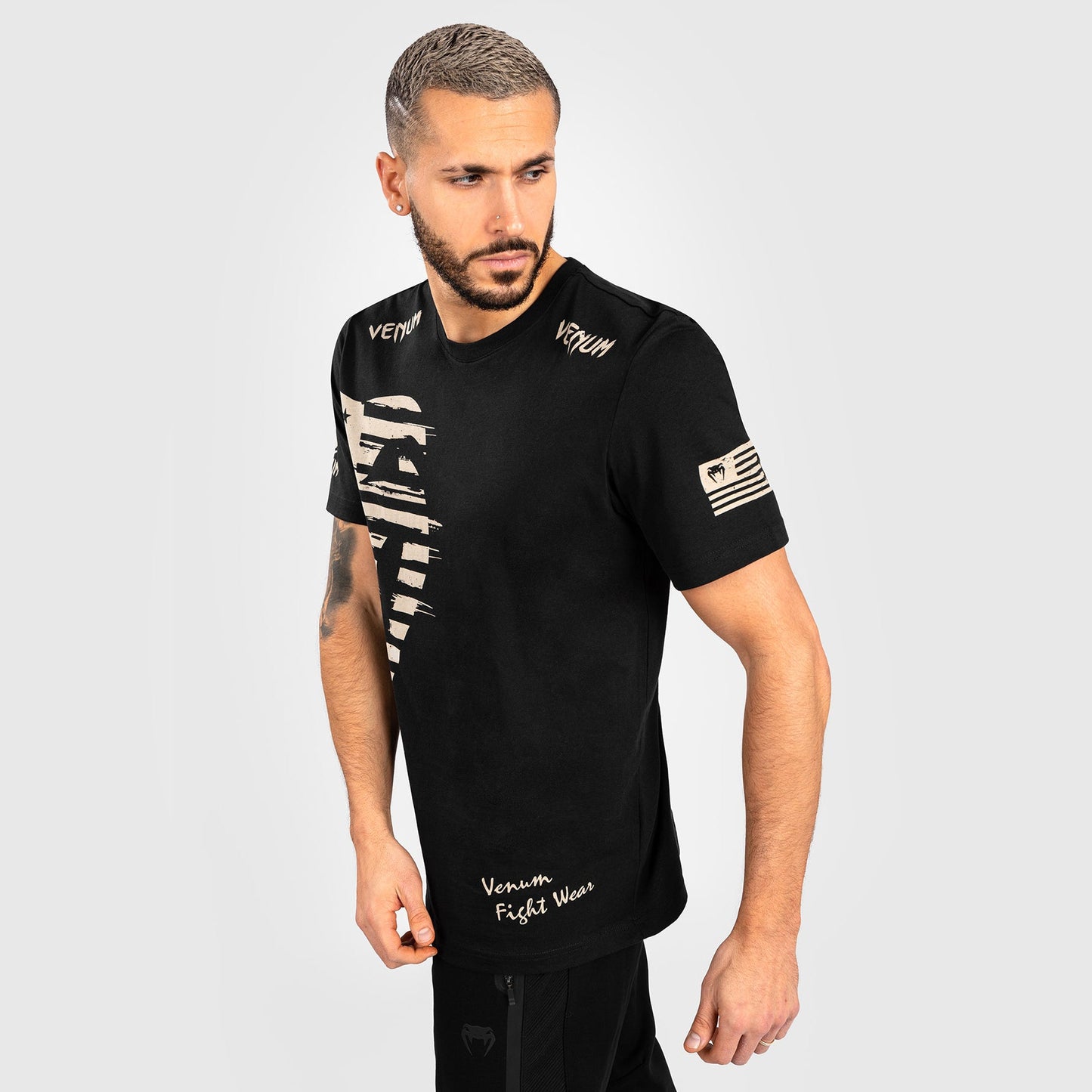 VENUM GIANT USA T-SHIRT - REGULAR FIT - BLACK