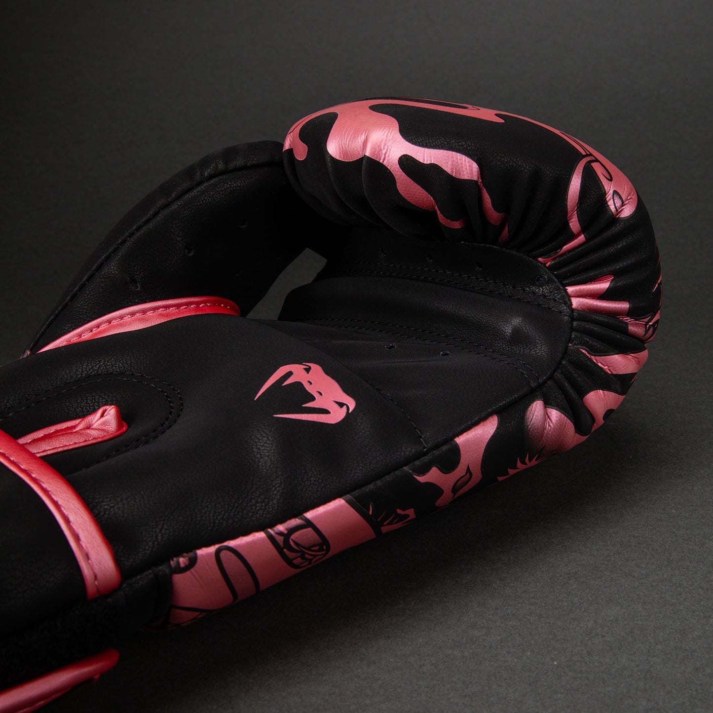 Dragon's Flight Boxing Gloves Black/Metallic Pink