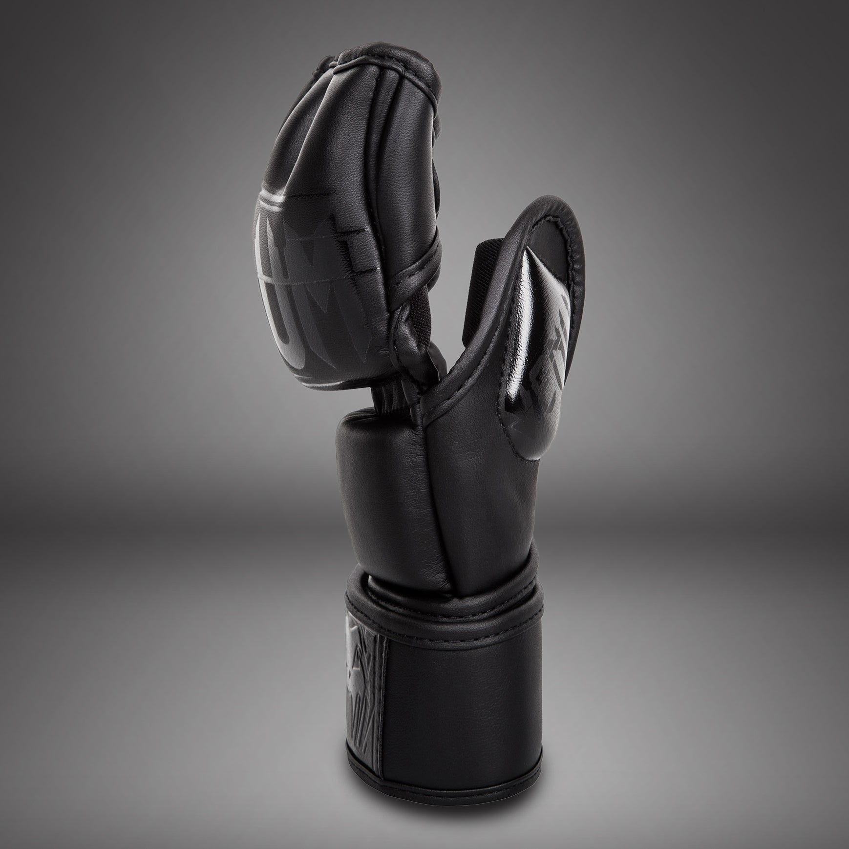 Venum Undisputed 2.0 MMA Gloves - Matte/Black - Venum