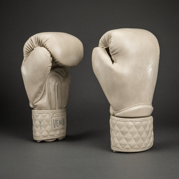 Venum Impact Classic boxing gloves view 2