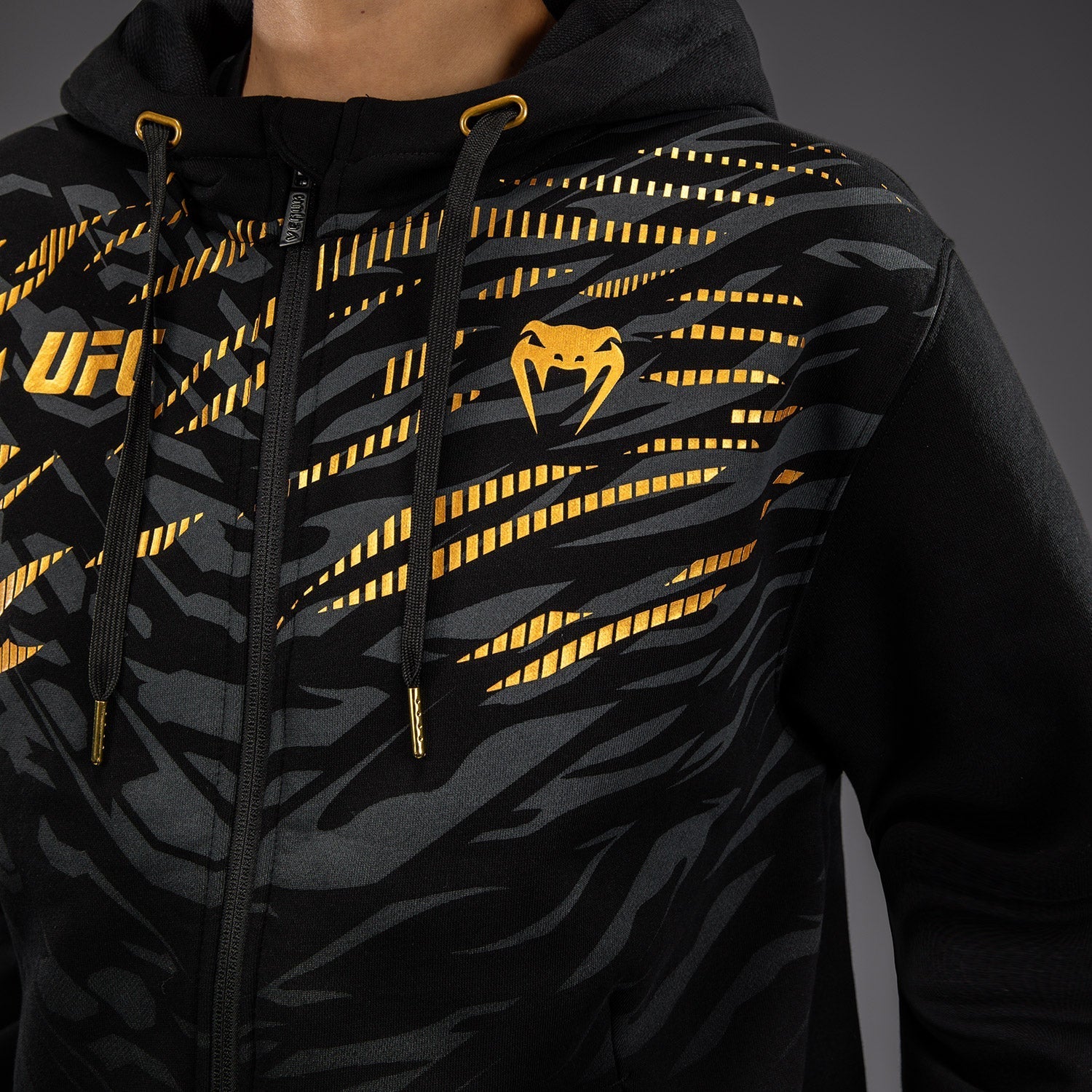 新品未開封 UFC VENUM Fusion ジップパーカー 黒金 UFC Fusion by Venum Men's Replica Zip Hoodie - Champion - Venum