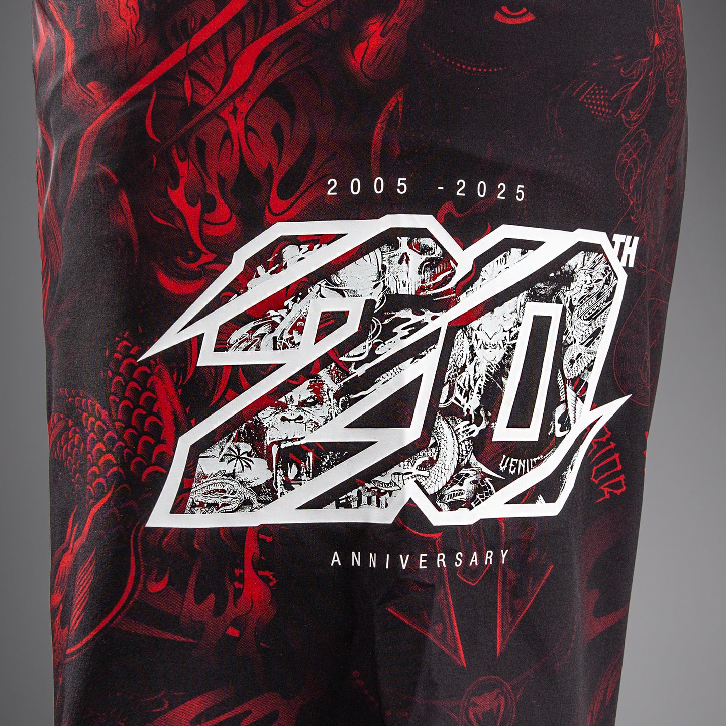 Venum 20th Anniversary Fightshorts - Black/Red