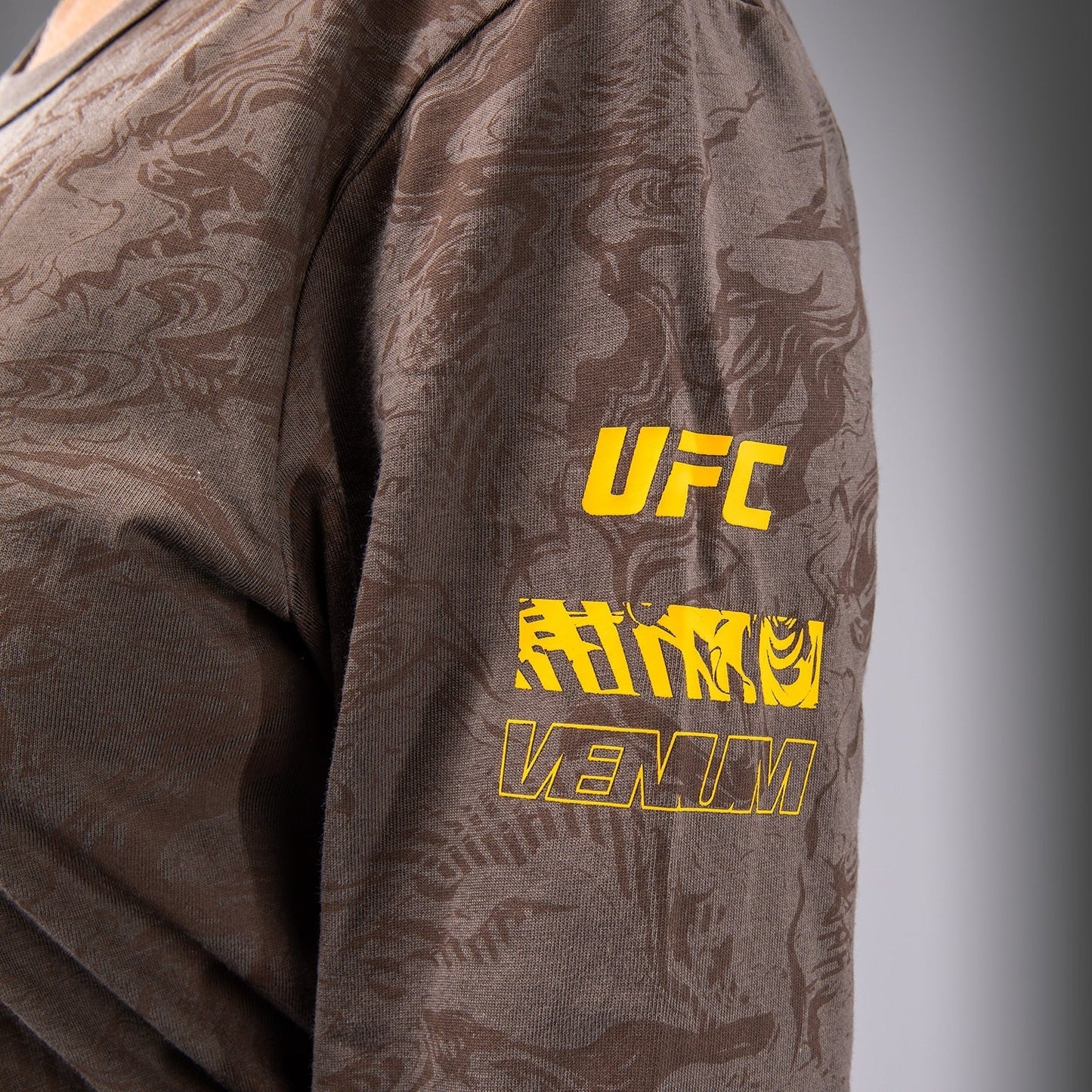 UFC Fusion by Venum Fight Week Men’s Long Sleeve T-Shirt - Earthen Brown
