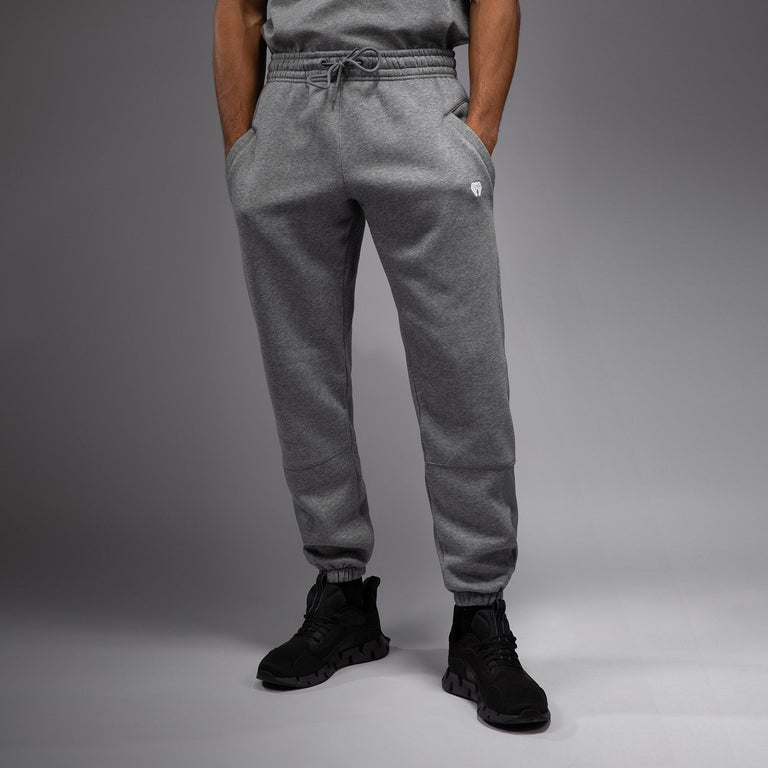  gray joggers サイズはSです。 100079983_18X_1920x2880.jpg