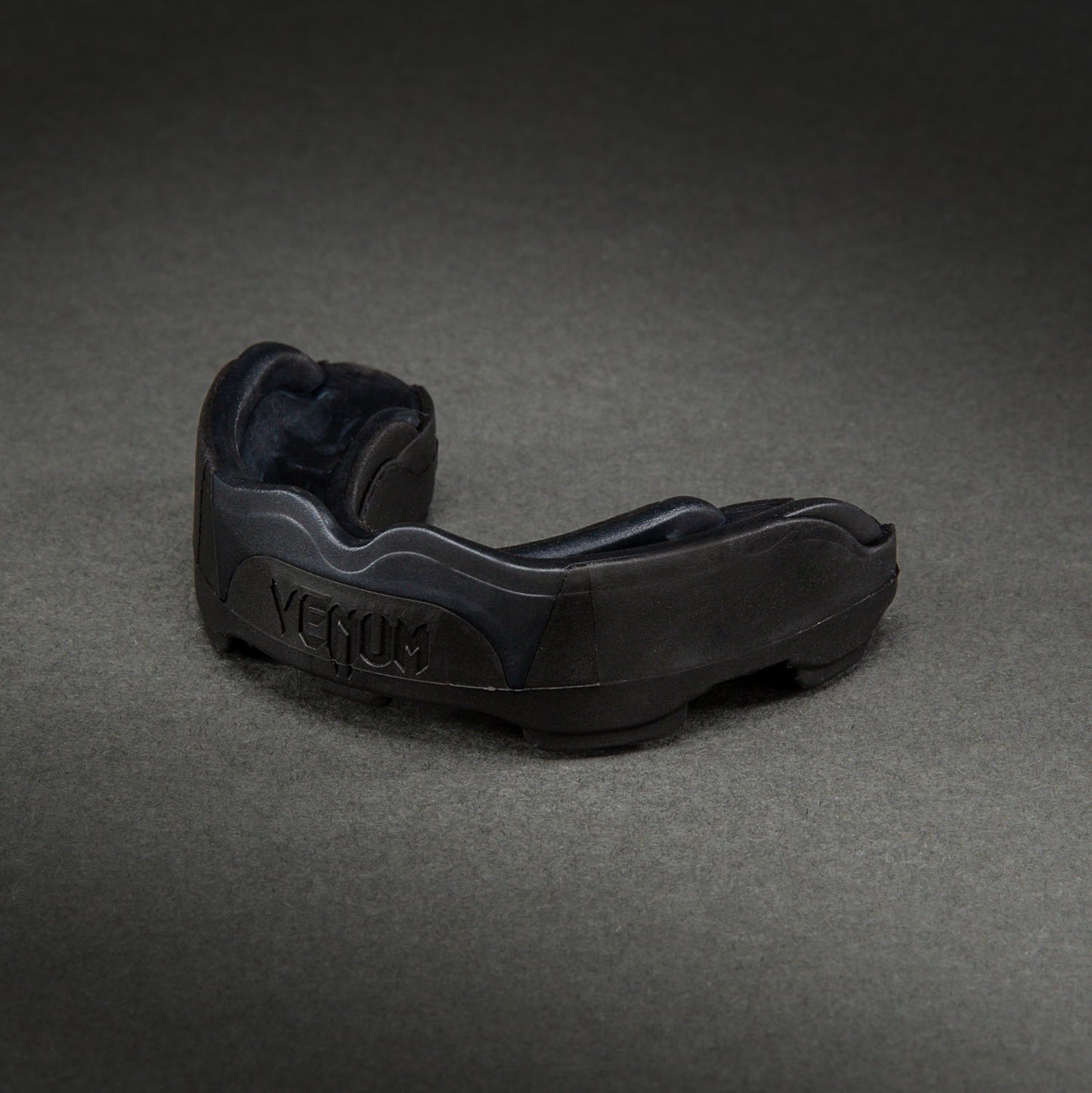 Venum Predator Mouthguard – Black/Black/Red