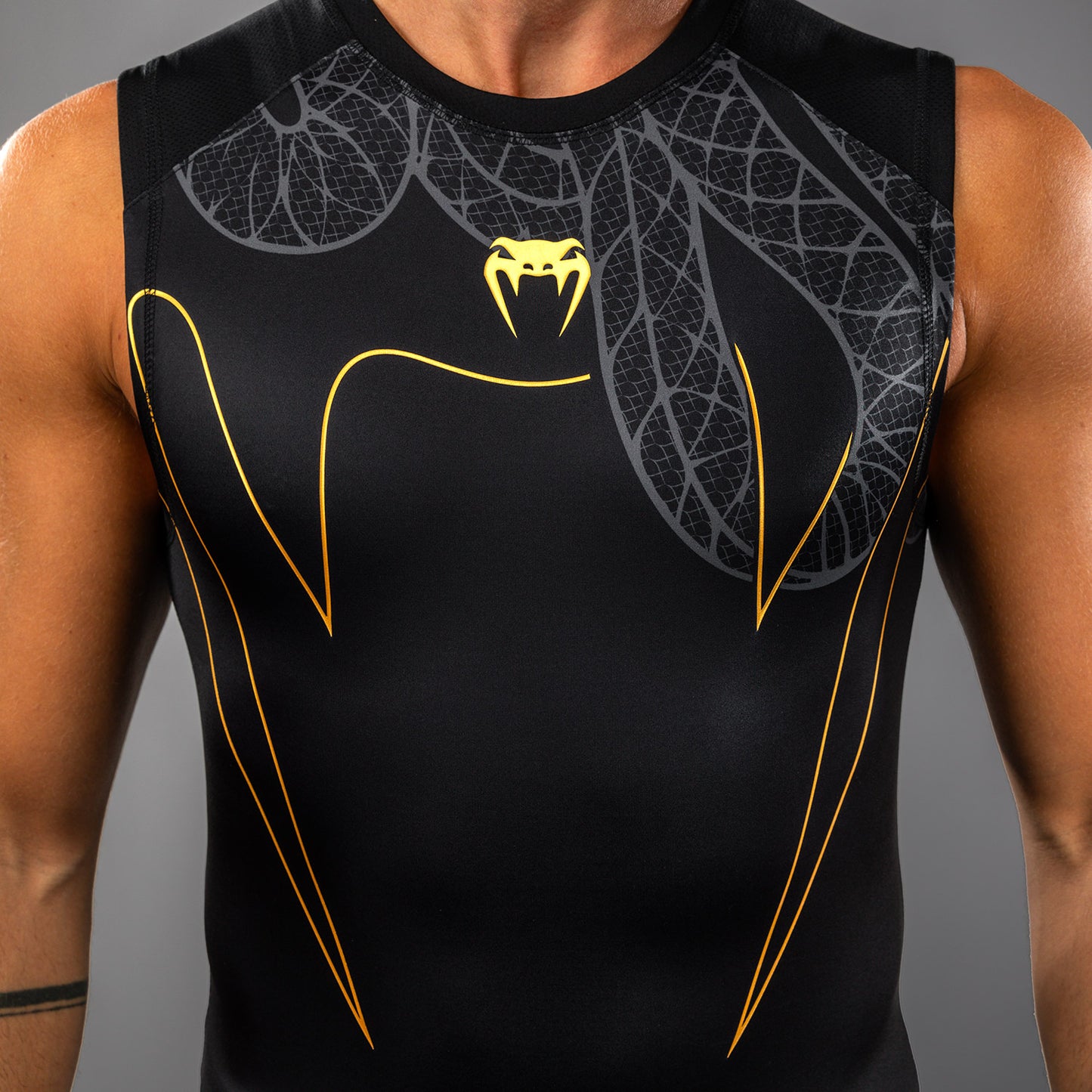 Venum Serpenti Sleeveless Rashguard - Black/Silver/Gold