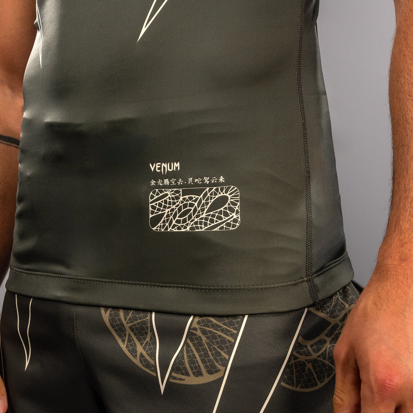 Venum Serpenti Short Sleeve Rashguard - Khaki/Bronze/Ivory