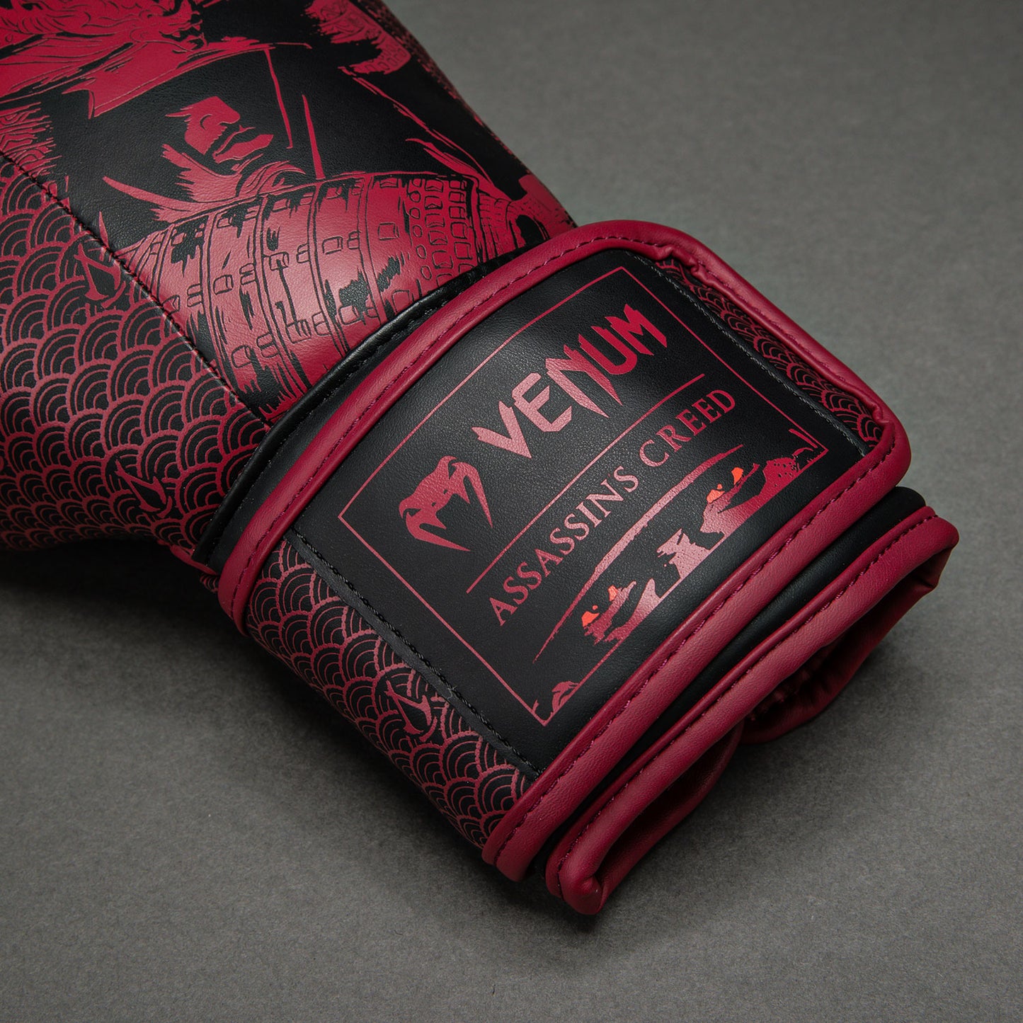 Venum x Assassin's Creed Shadows Boxing Gloves - Burgundy/Black