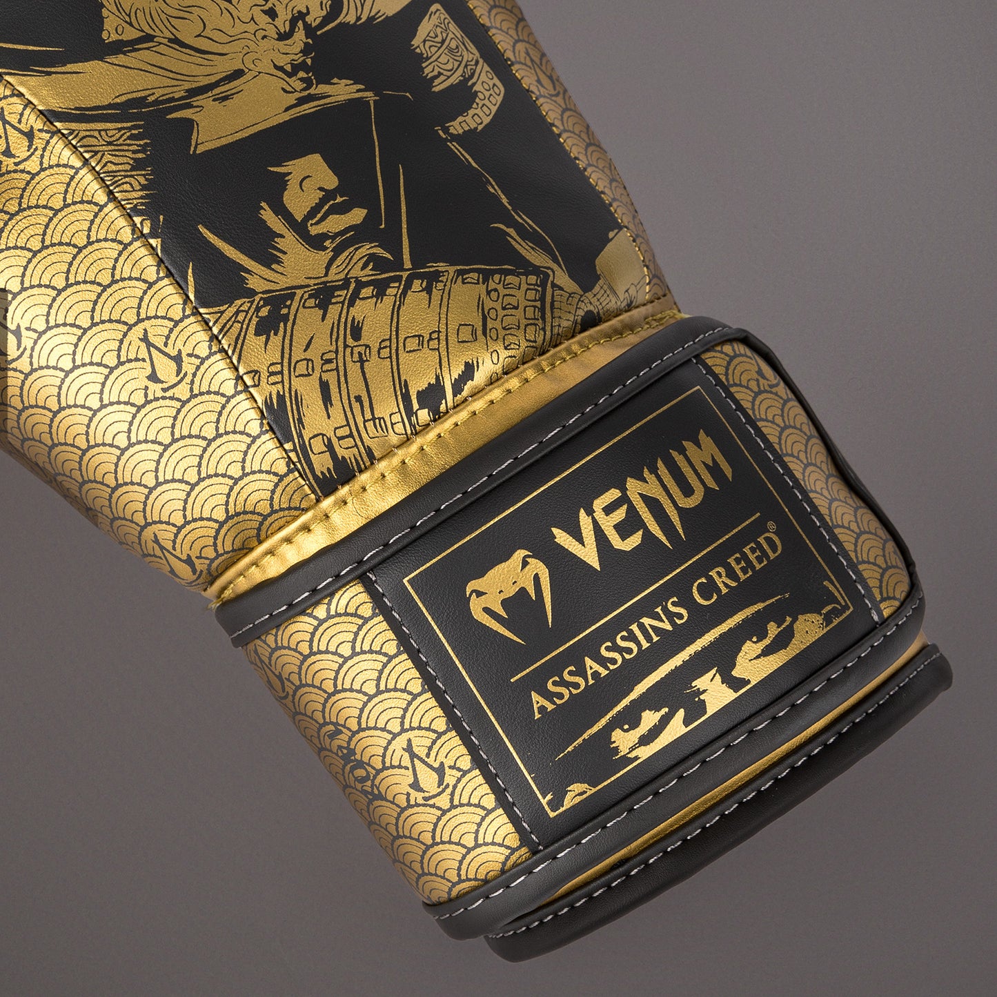 Venum x Assassin's Creed Shadows Boxing Gloves - Black/Gold