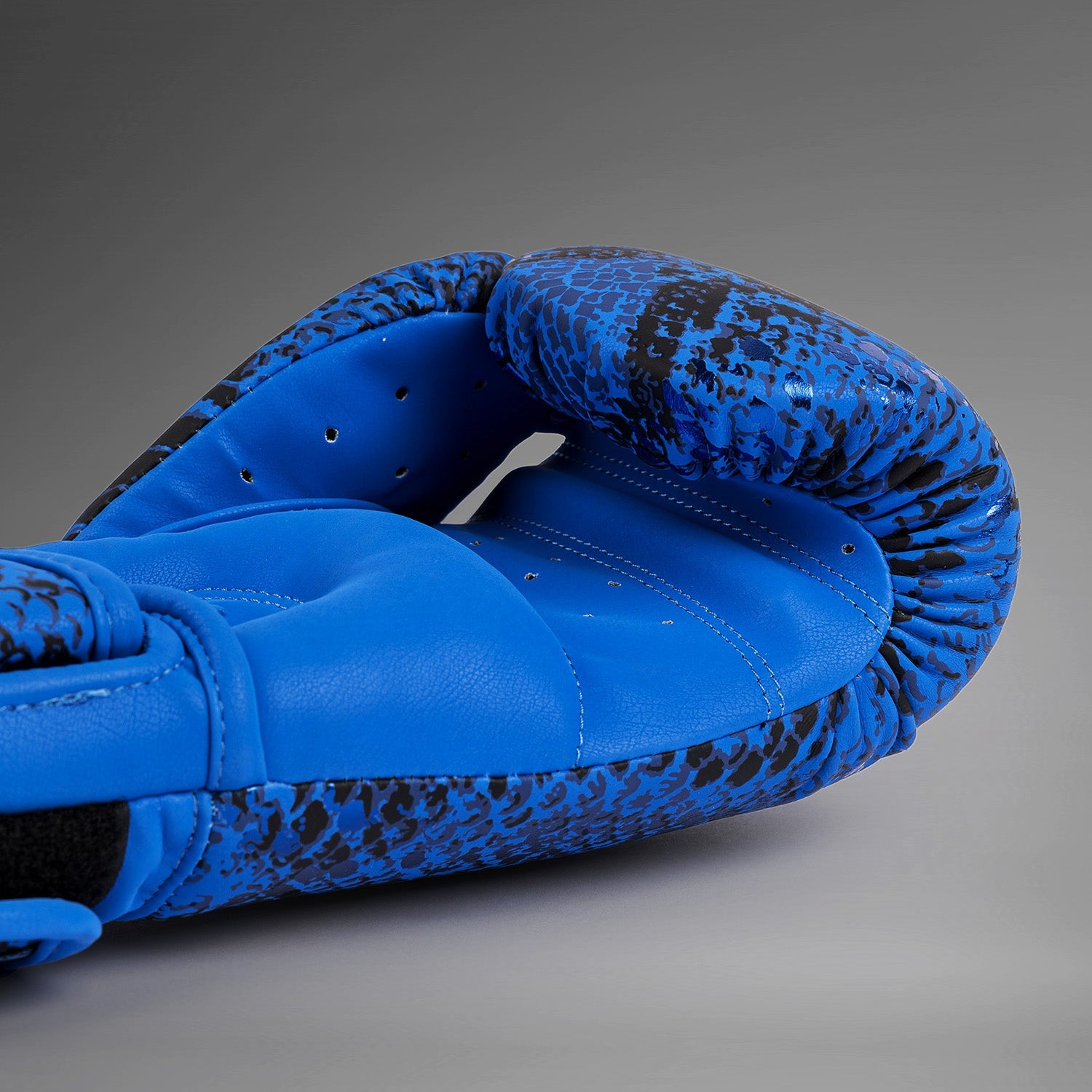 VENUM Amazonia Boxing Gloves - Ultramarine Blue - Venum - Venum