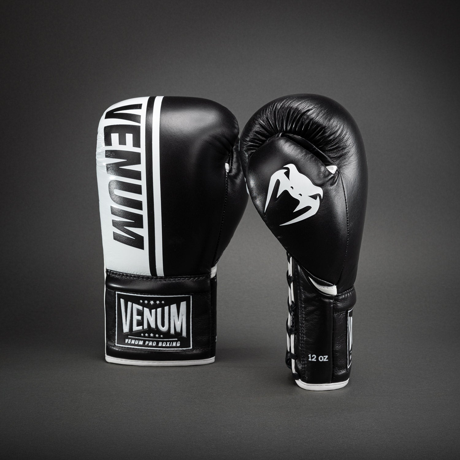 Venum パンチングミット ホワイト/ブラック Venum Shield Pro Boxing Gloves with Laces - Black/White - Venum