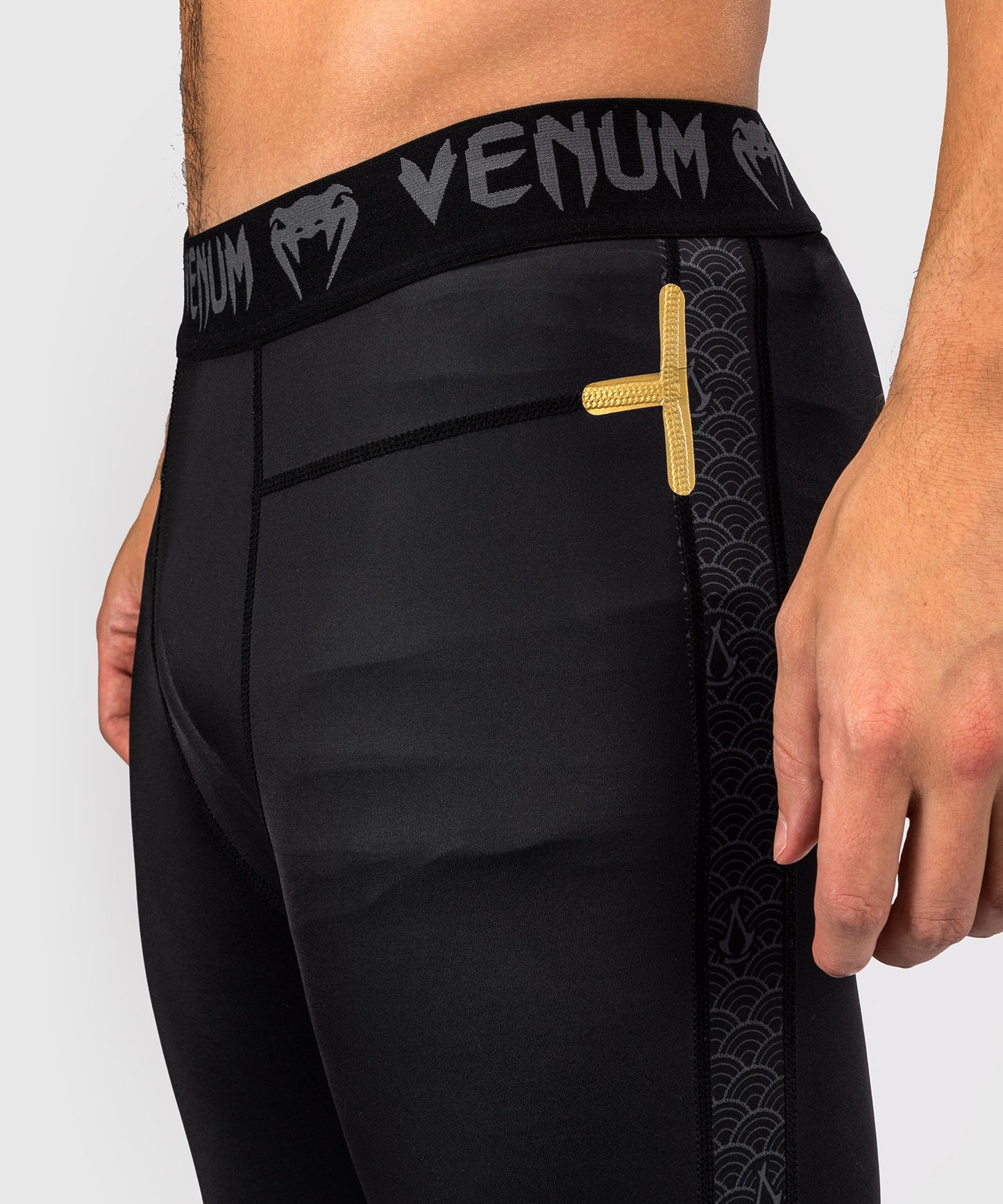 Venum x Assassin's Creed Shadows Spats - Black/Gold