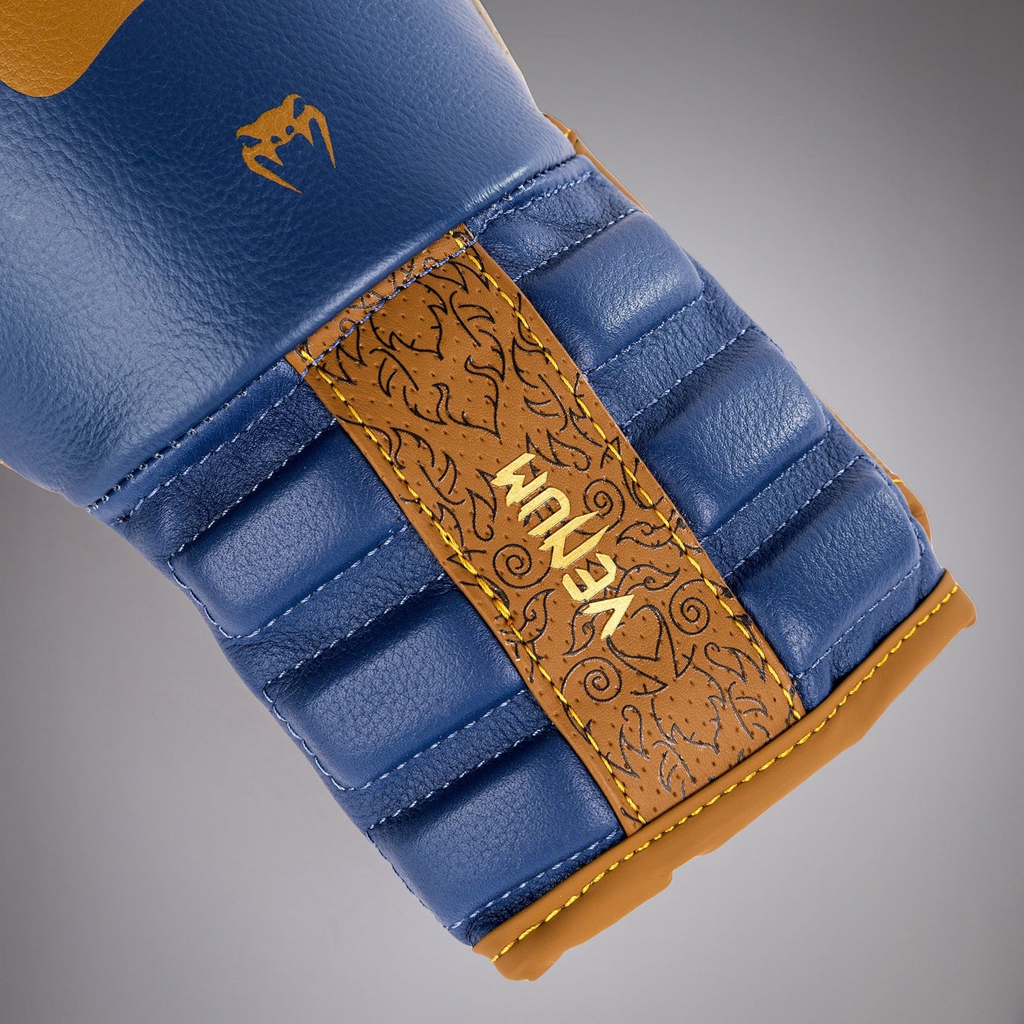 Venum Reverso Boxing Gloves - Camel / Royal Blue