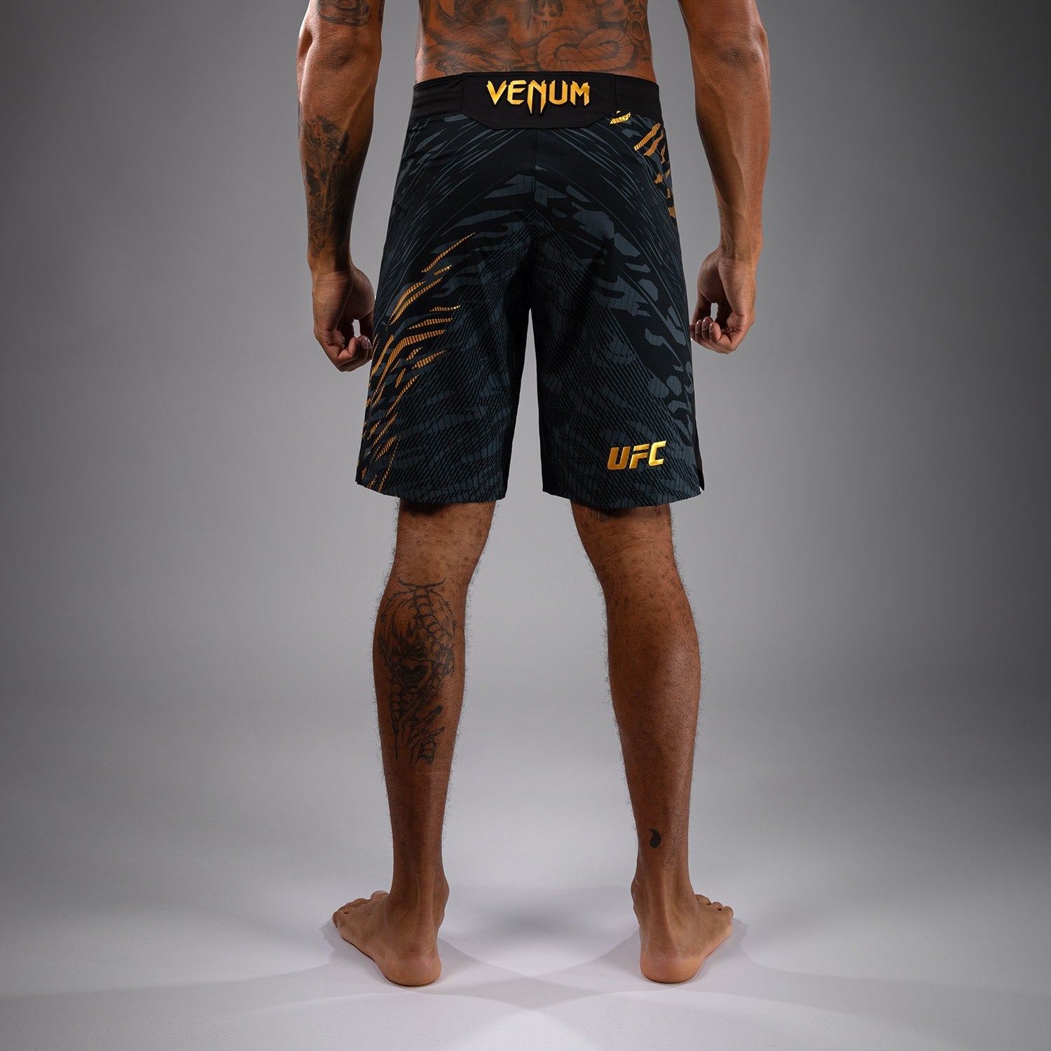 【UFC】big logo muscle fit short sleeves★正規品 ★追跡可 UFC Sport Unisex Tension Big Logo Muscle Fit Short Sleeve