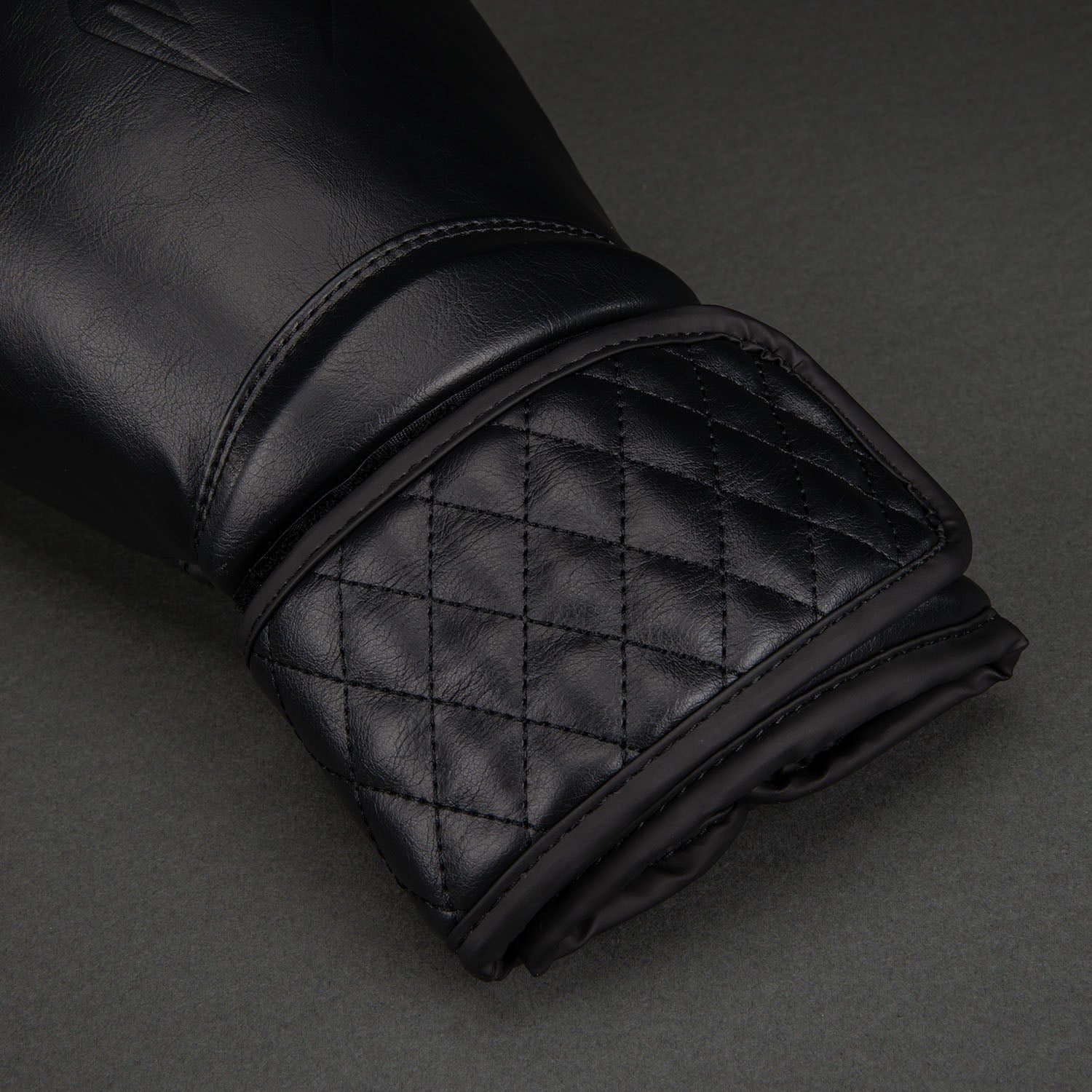 Venum Impact Classic Boxing Gloves - Black - Venum
