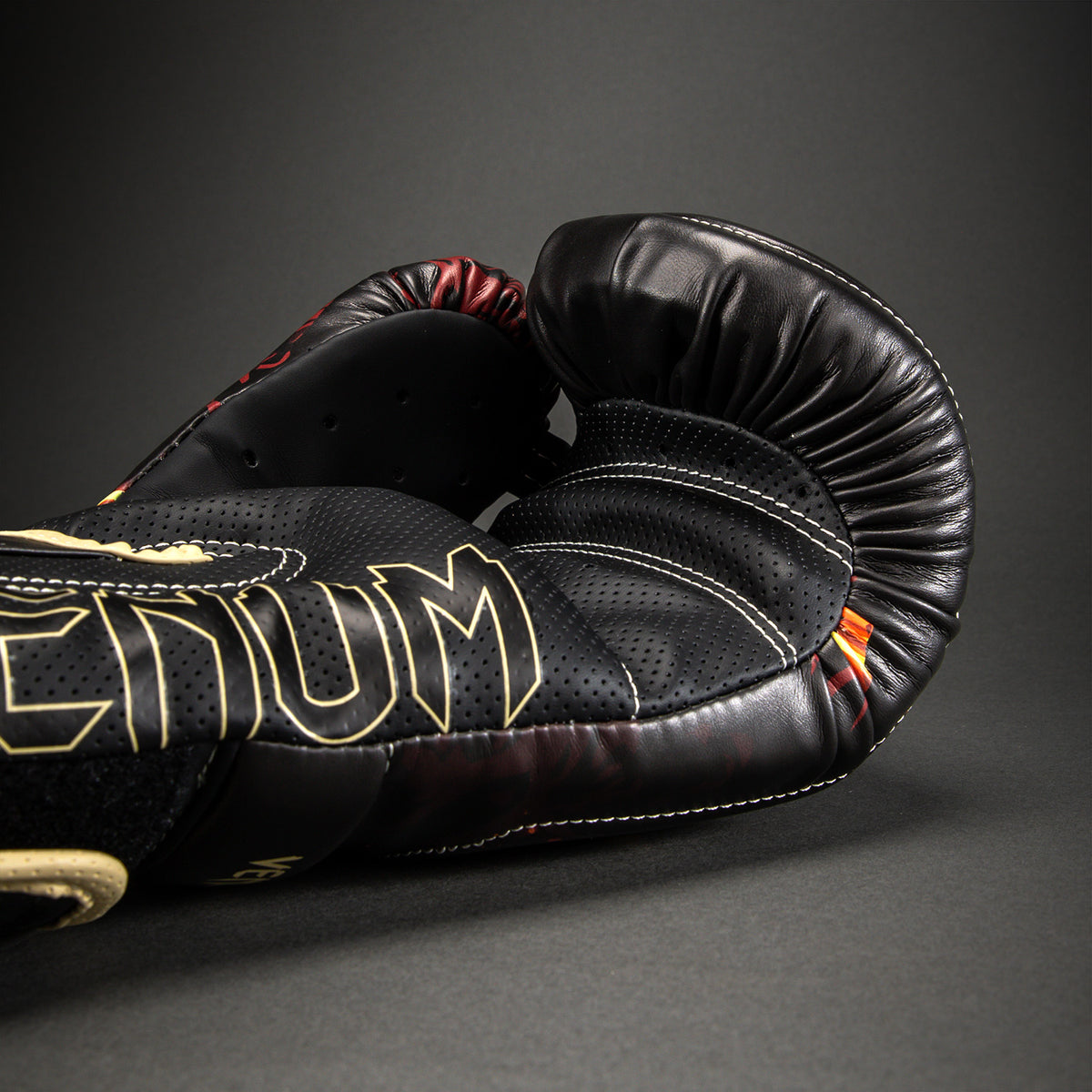 Jujutsu Kaisen x Venum Sukuna Impact Evo Boxing Gloves - Black/Beige