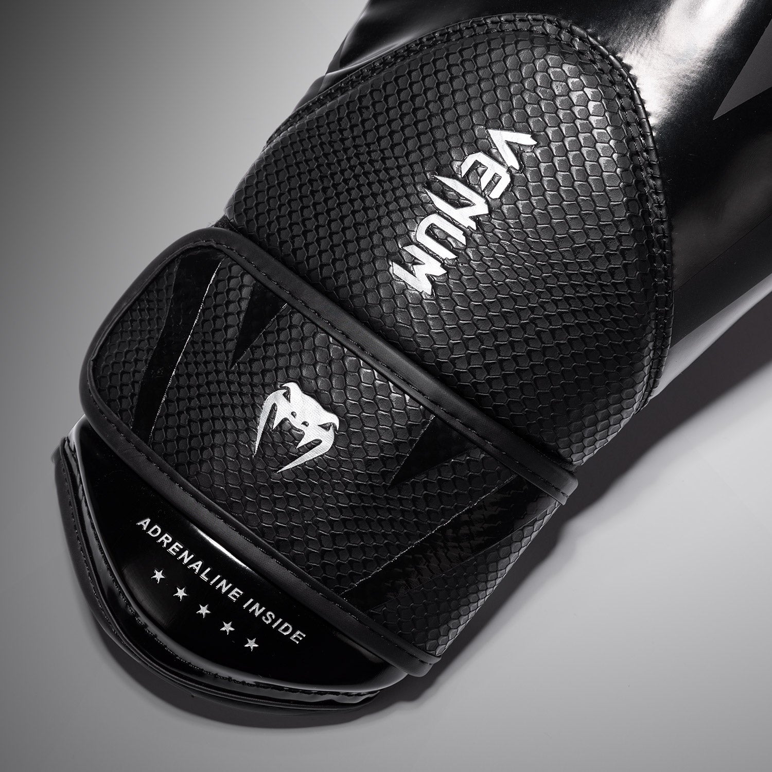 Venum Challenger 4.0 Scales Boxing Gloves - Black - Venum