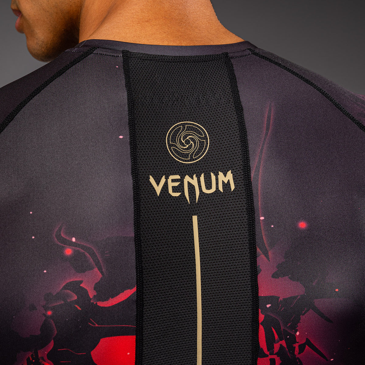 Jujutsu Kaisen x Venum Itadori Short Sleeve Rashguard - Black/Red