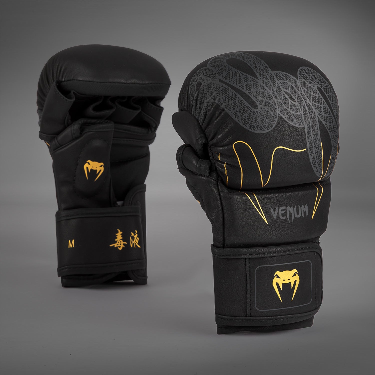 VENUMパンチングミット Venum Serpenti Sparring Gloves - Black/Silver/Gold - Venum