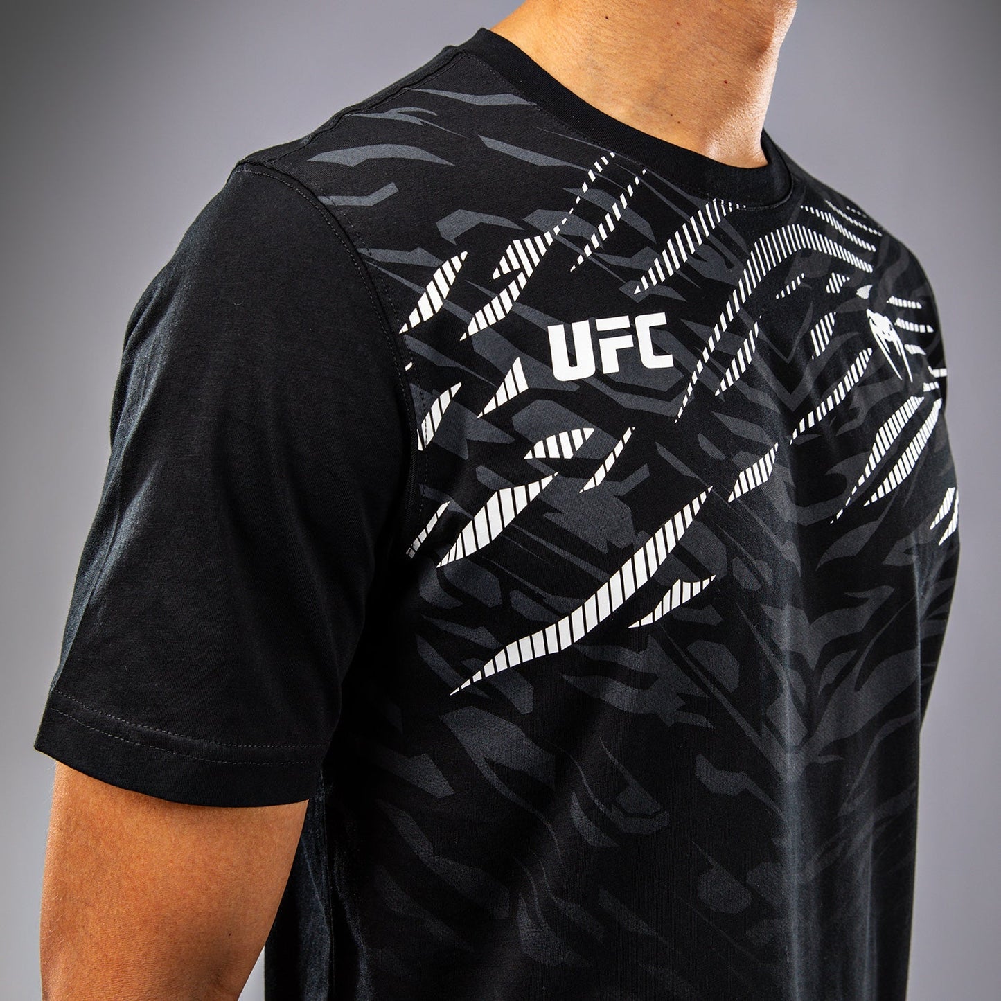 UFC Fusion by Venum Men’s Replica Short Sleeve T-Shirt - Black