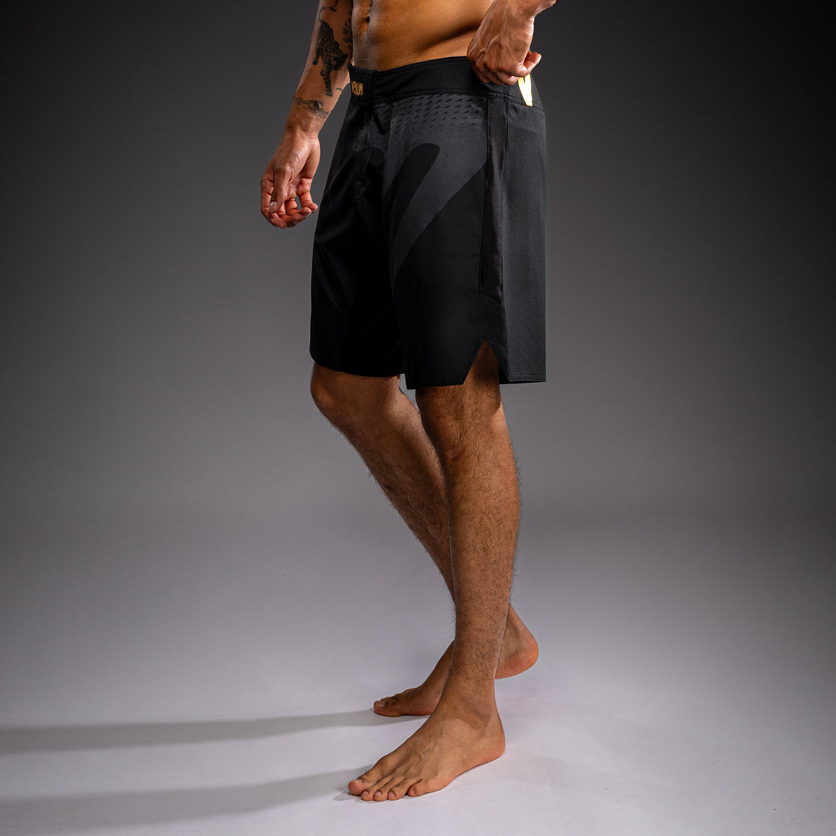 Venum Attack Fightshorts - Black/Gold