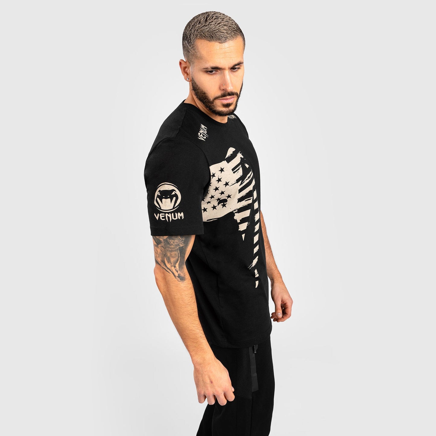 VENUM GIANT USA T-SHIRT - REGULAR FIT - BLACK