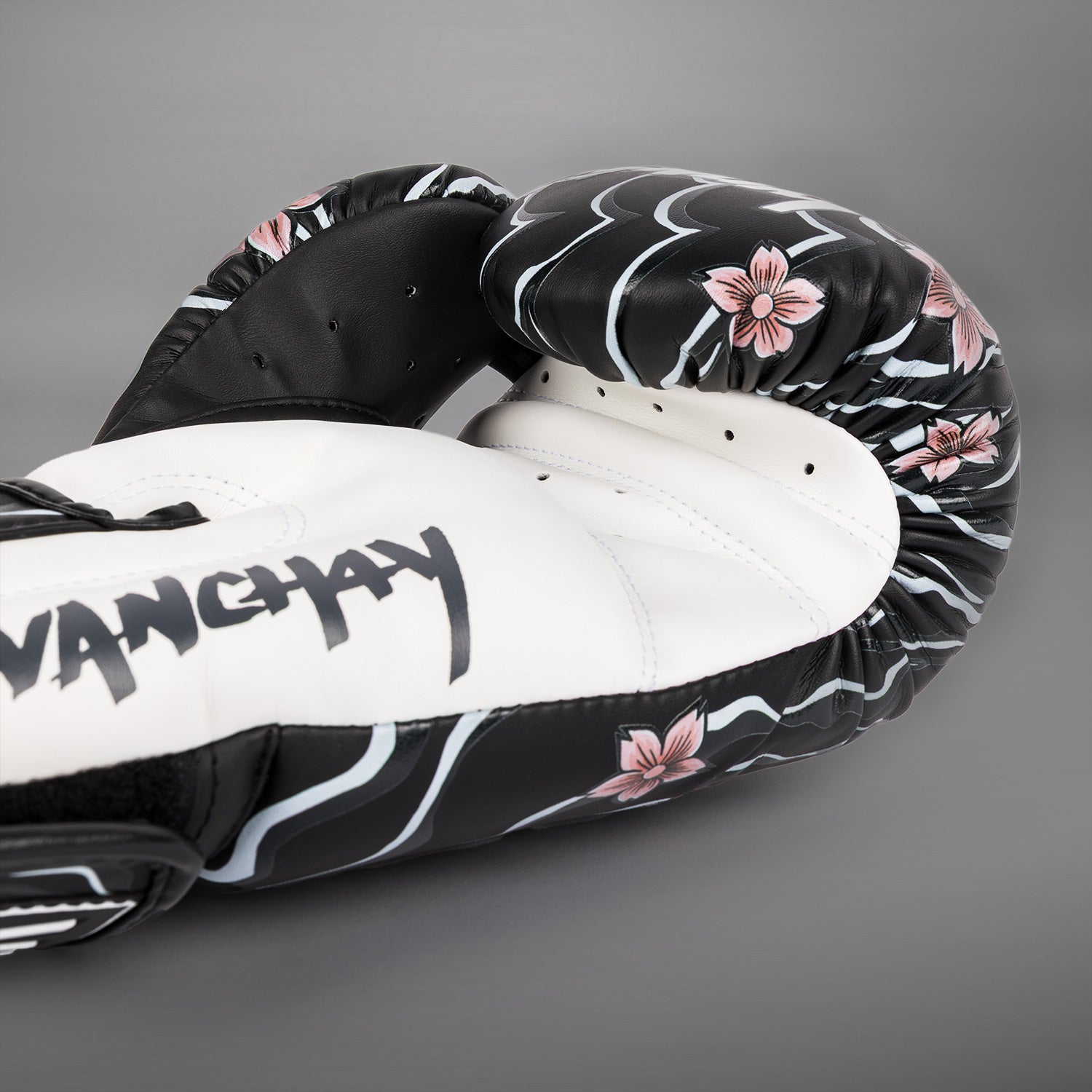 Venum X Tawanchay Boxing gloves Black/White - Venum