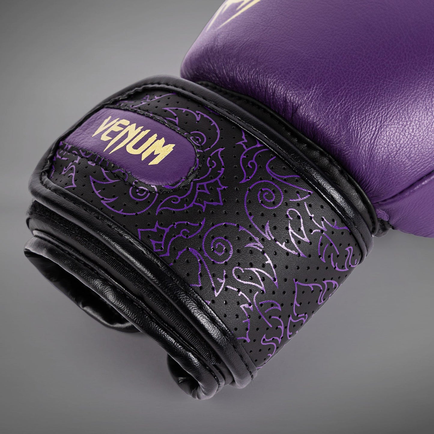 Venum Power 2.0 Boxing Gloves - Dark Plum