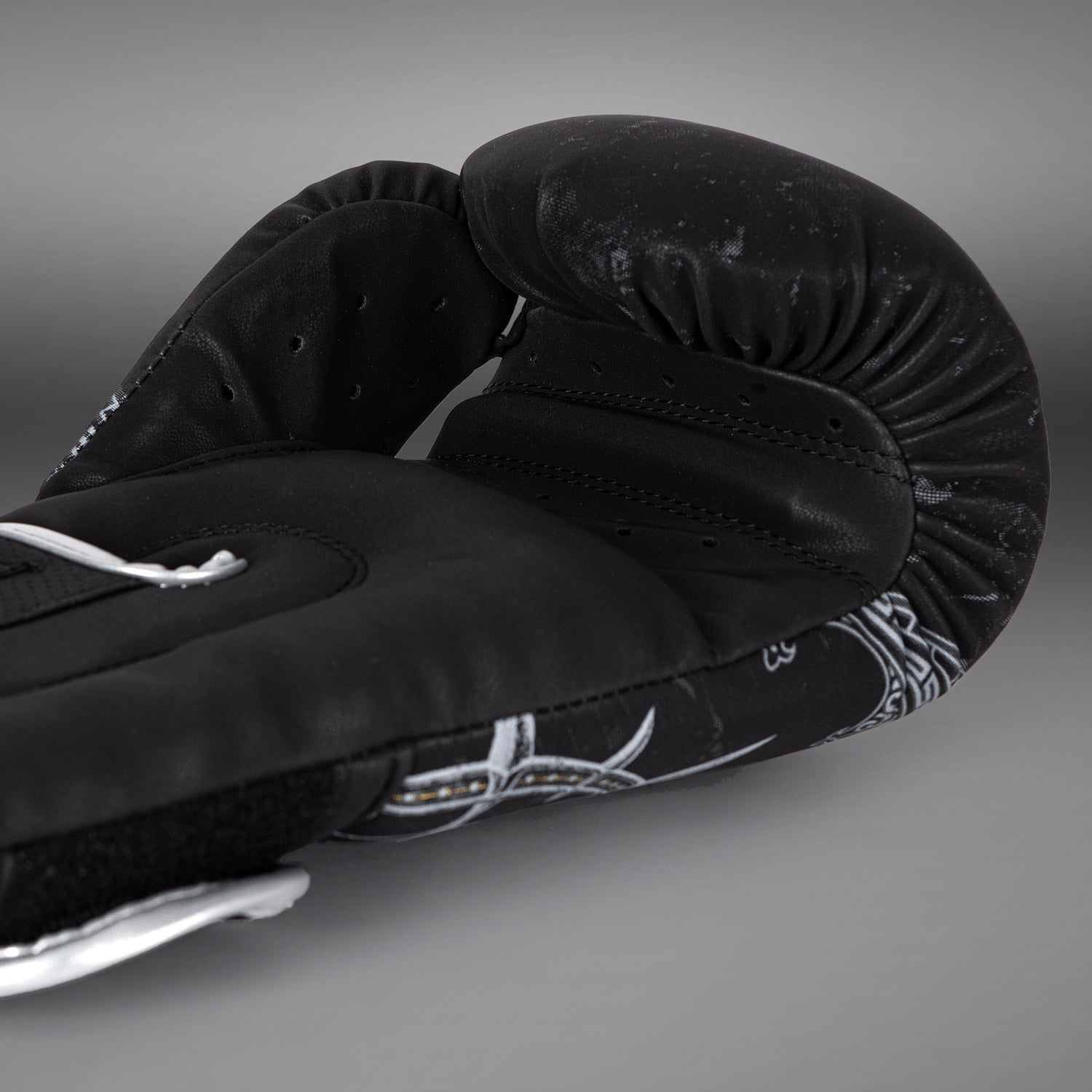 Venum Gladiator 5.0 Boxing Gloves - Black/Silver - Venum
