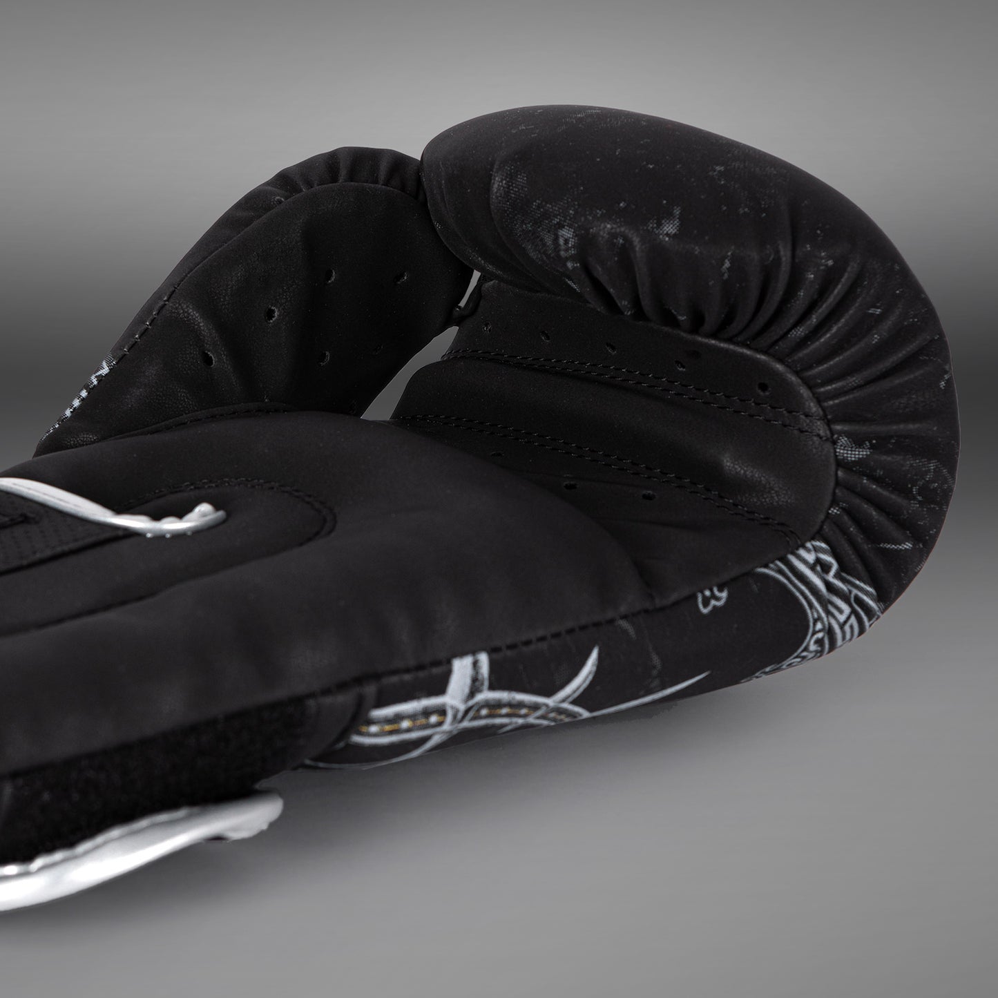 Venum Gladiator 5.0 Boxing Gloves - Black/Silver