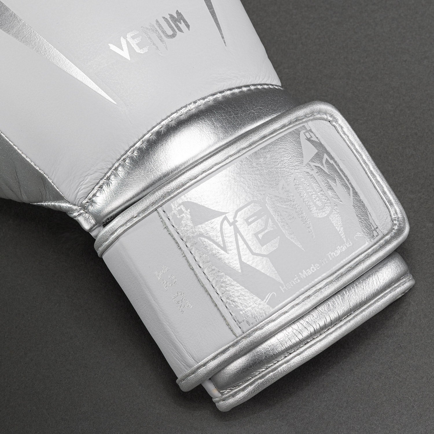 Venum Giant 3.0 ボクシンググローブ グレー/シルバー 14oz Venum Giant 3.0 Boxing Gloves - Grey/Silver - Venum