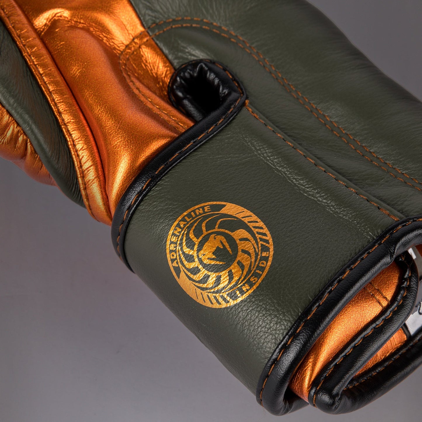 Venum Giant 3.0 Boxing gloves - Khaki/Bronze - Special Edition