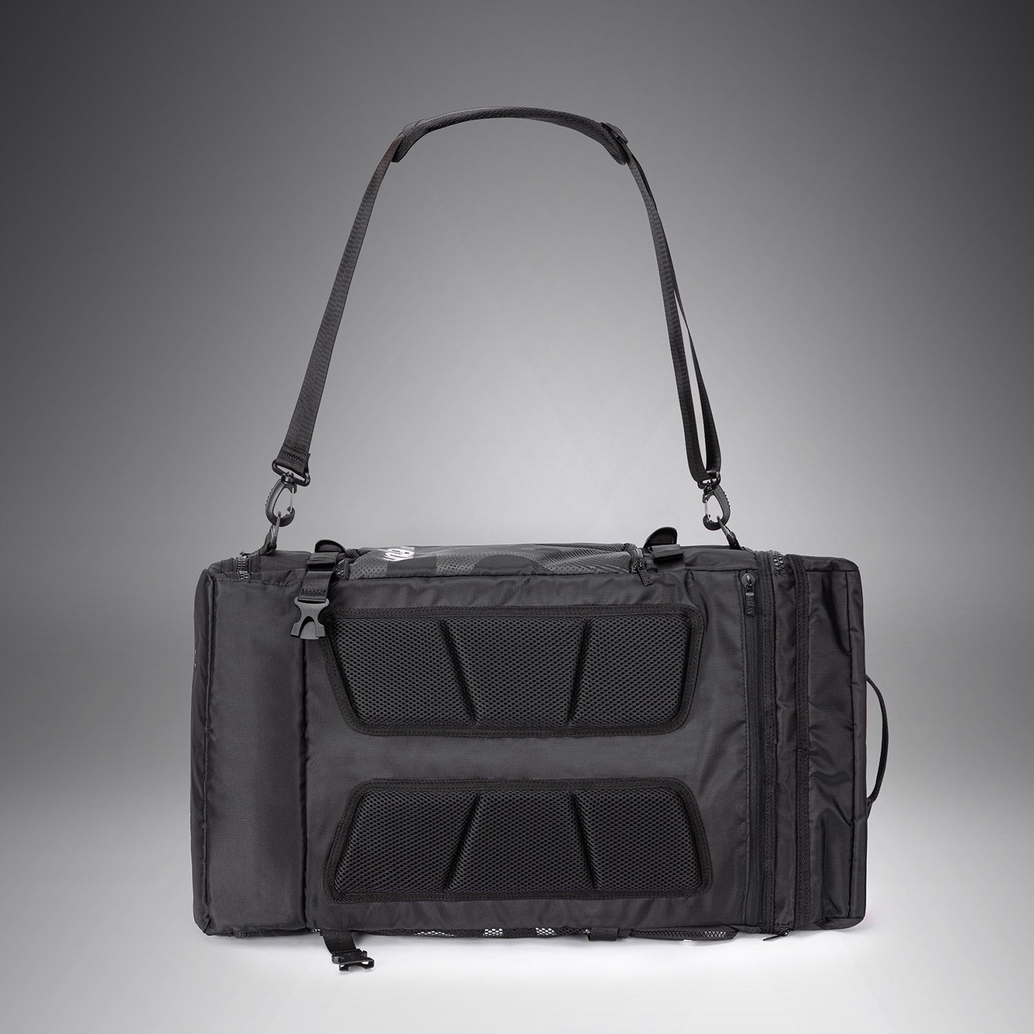 バッグ1 Venum Shockwave Convertible Sports Bag (60L) - Black - Venum