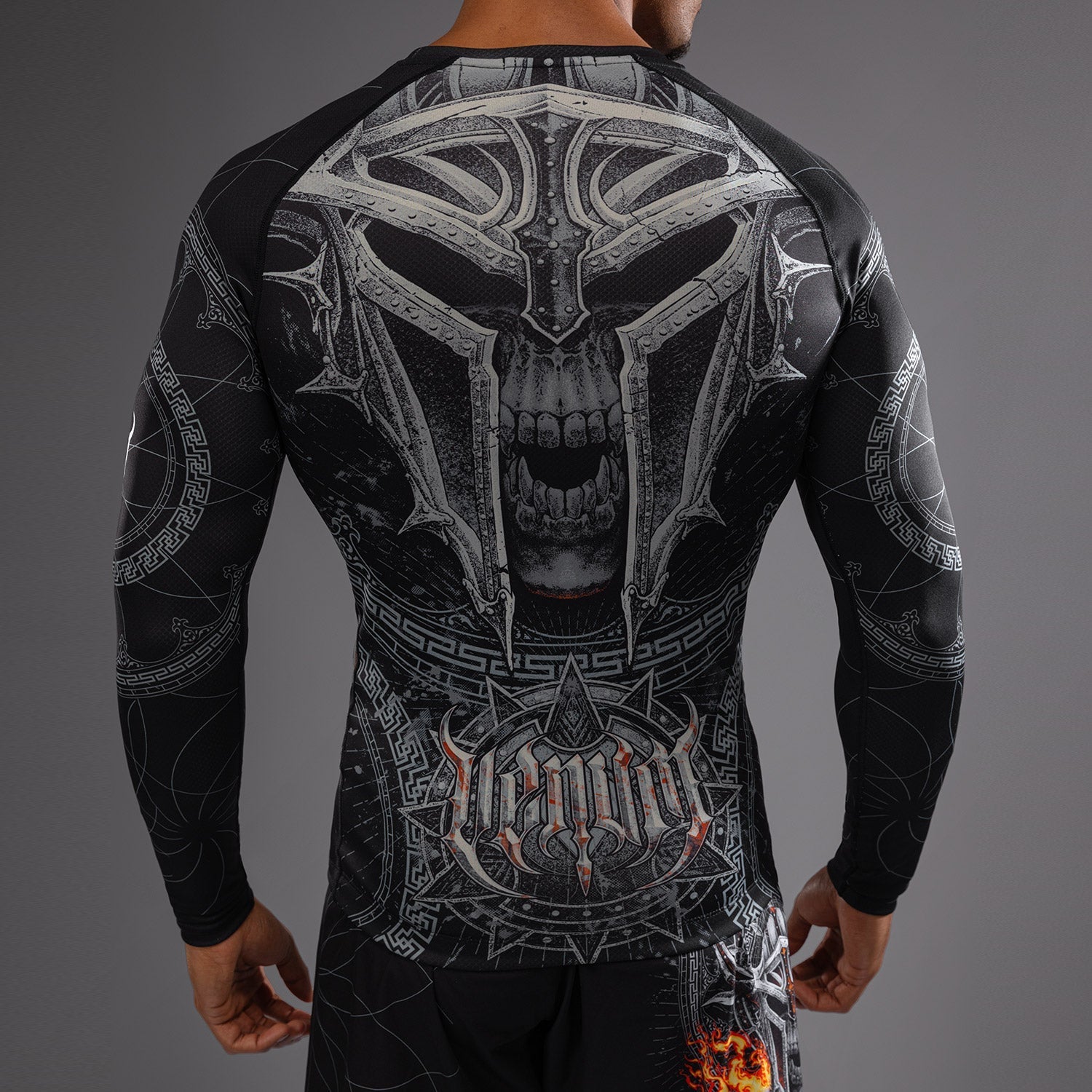 Venum Gladiator 5.0 Men's Long Sleeve Rashguard - Black/Silver - Venum