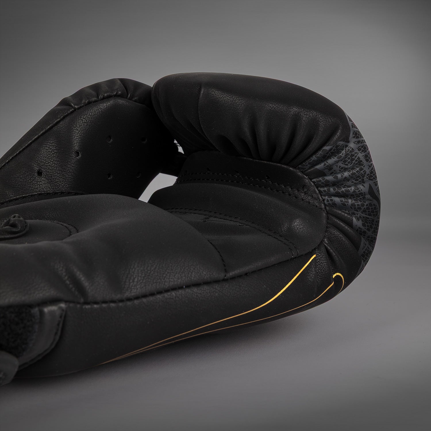 Venum Serpenti Boxing Gloves - Black/Silver/Gold - Venum