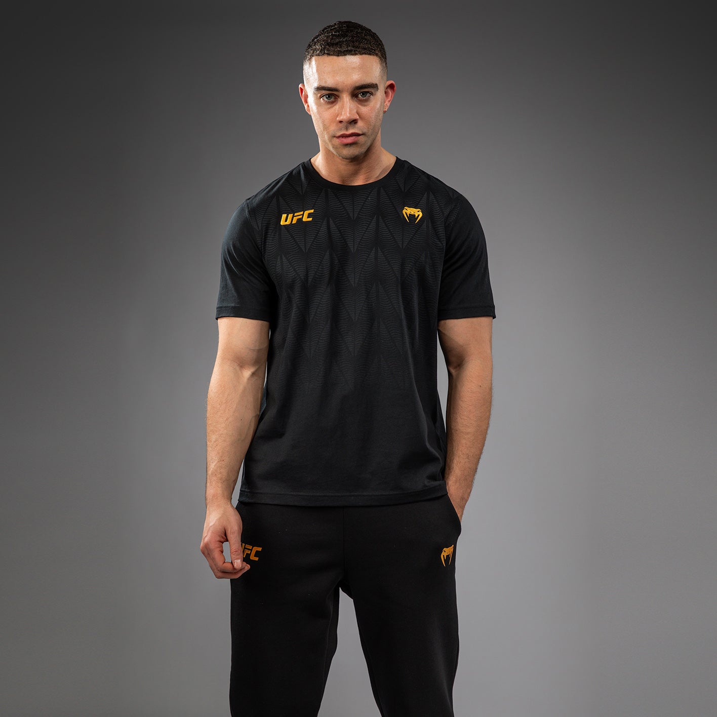 UFC venum champion Tシャツ Men's UFC Zenith by Venum Replica Champion T-Shirt - Venum