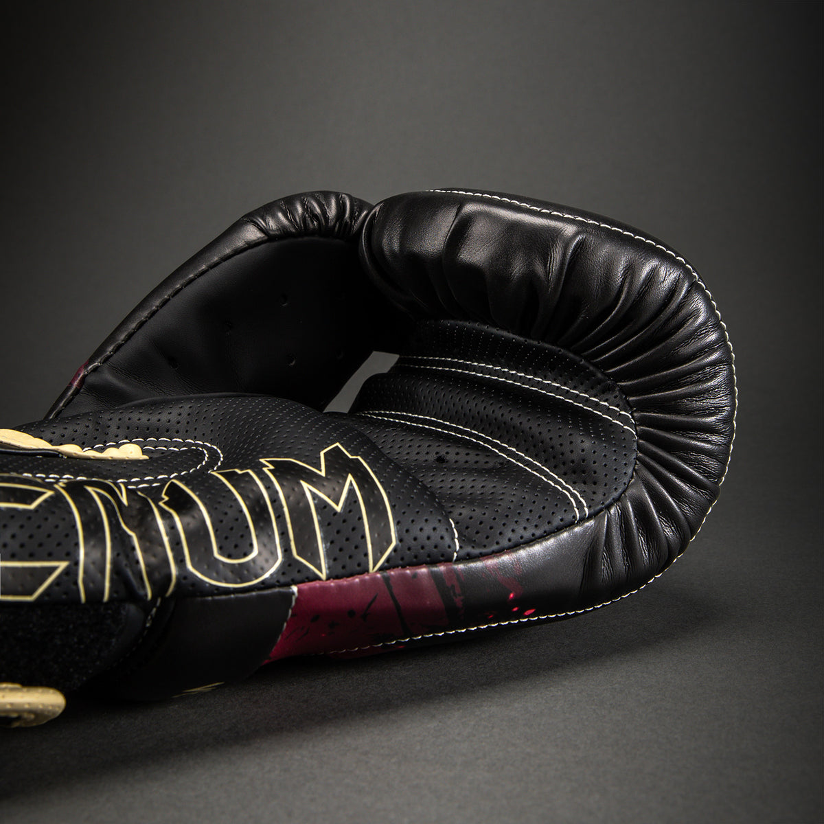 Jujutsu Kaisen x Venum Itadori Impact Evo Boxing Gloves - Black/Red