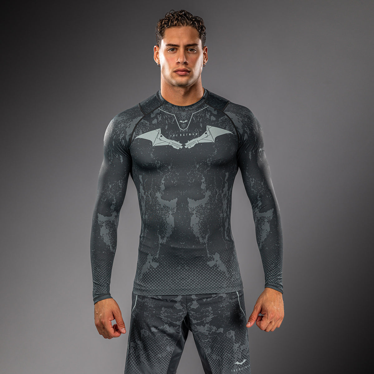 Venum x Batman Long Sleeve Rashguard - Black/Grey/Red