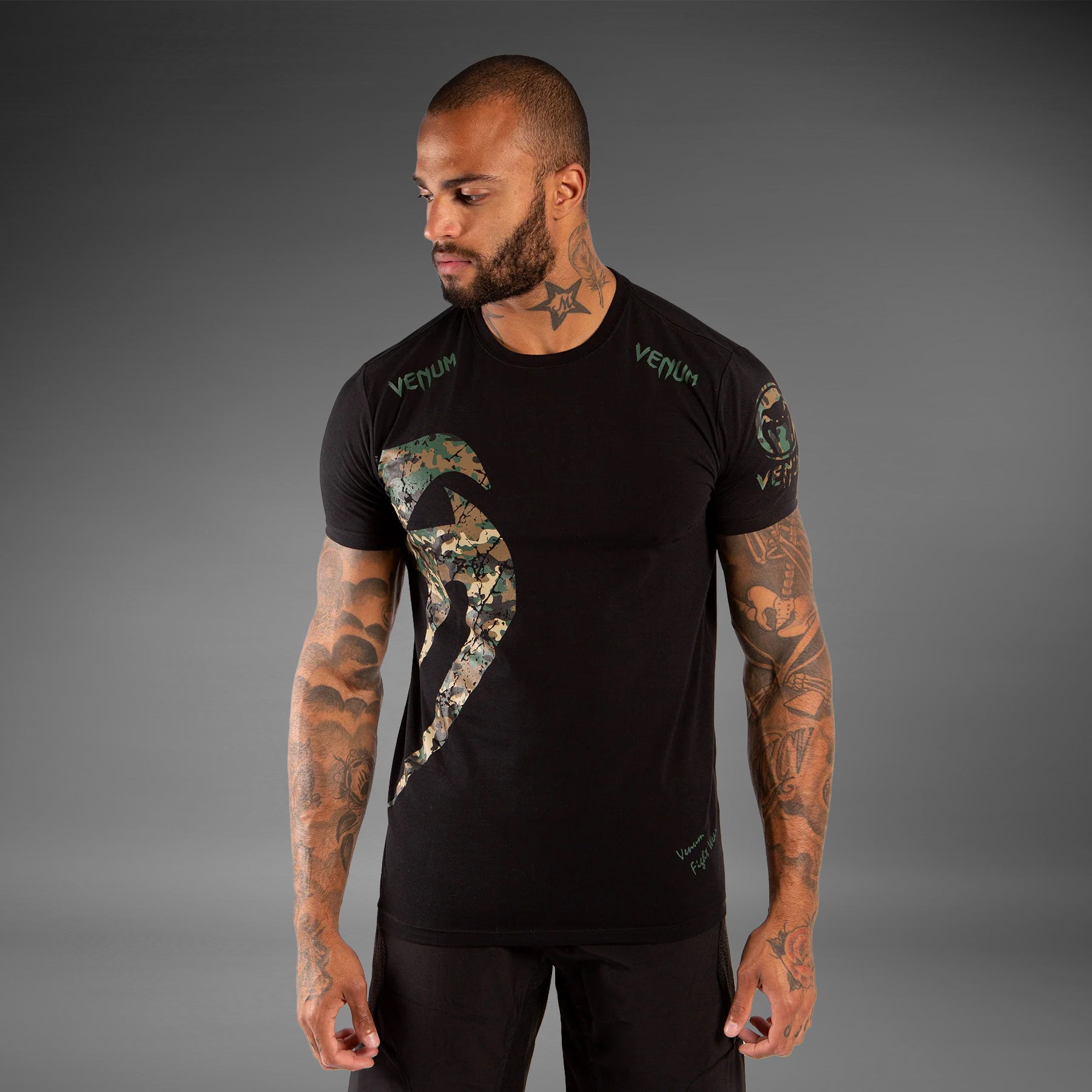 Venum  Giant  tシャツ  ブラック&amp;迷彩ロゴ Mサイズ Venum Original Giant T-Shirt - Black/Forest-Camo - Venum