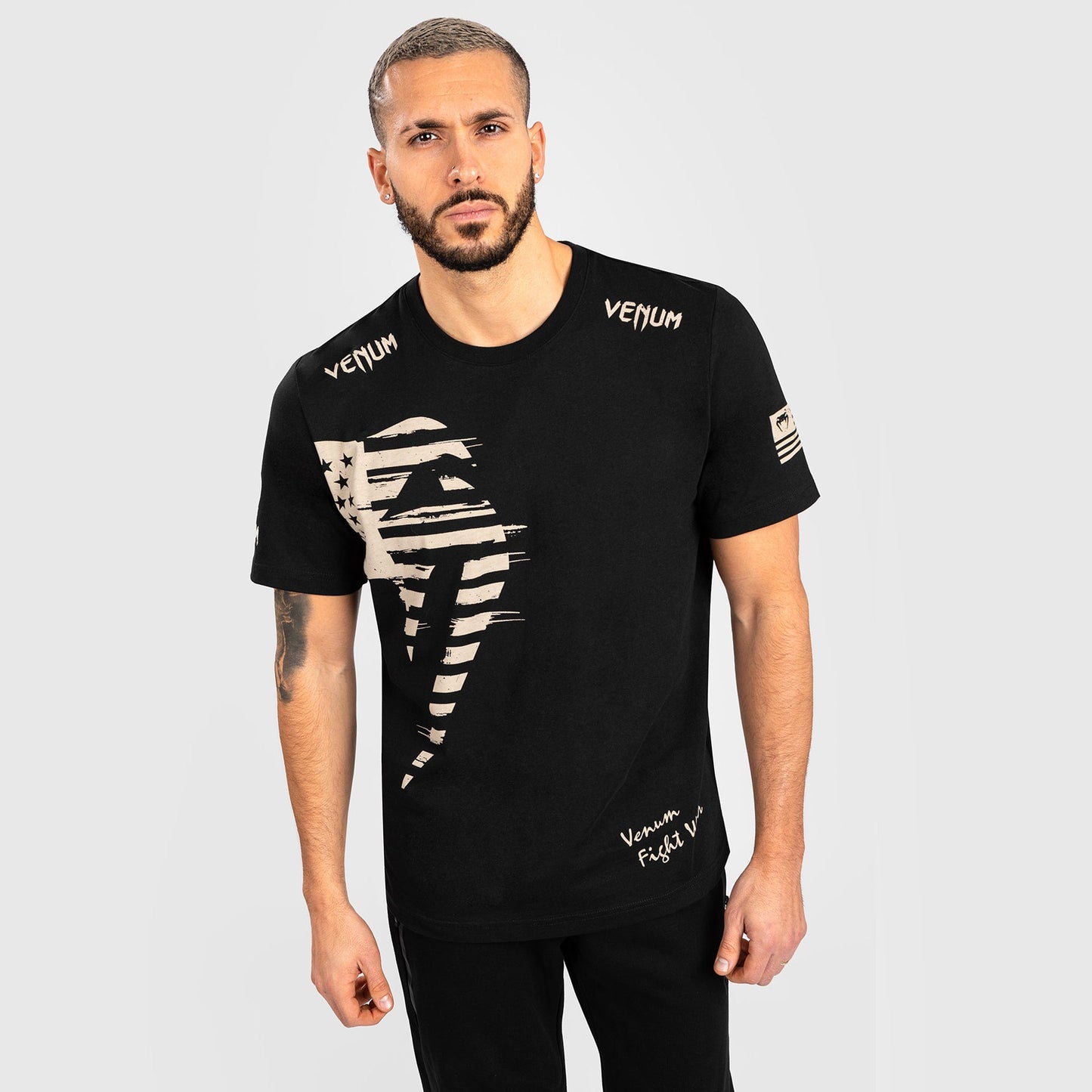 VENUM GIANT USA T-SHIRT - REGULAR FIT - BLACK